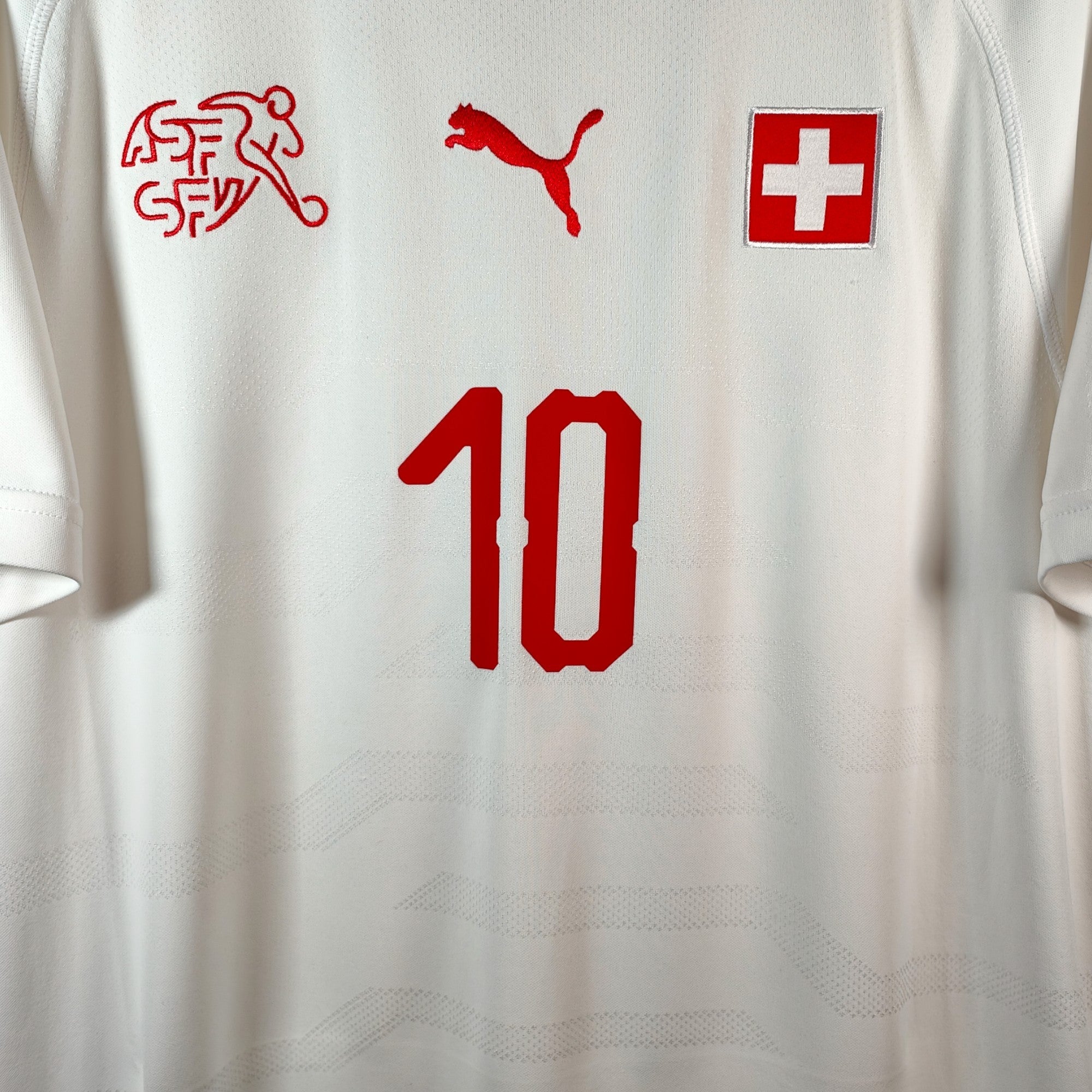 2018 - 19 Switzerland Away Shirt Xhaka 10 (L) - Eternal Pitch