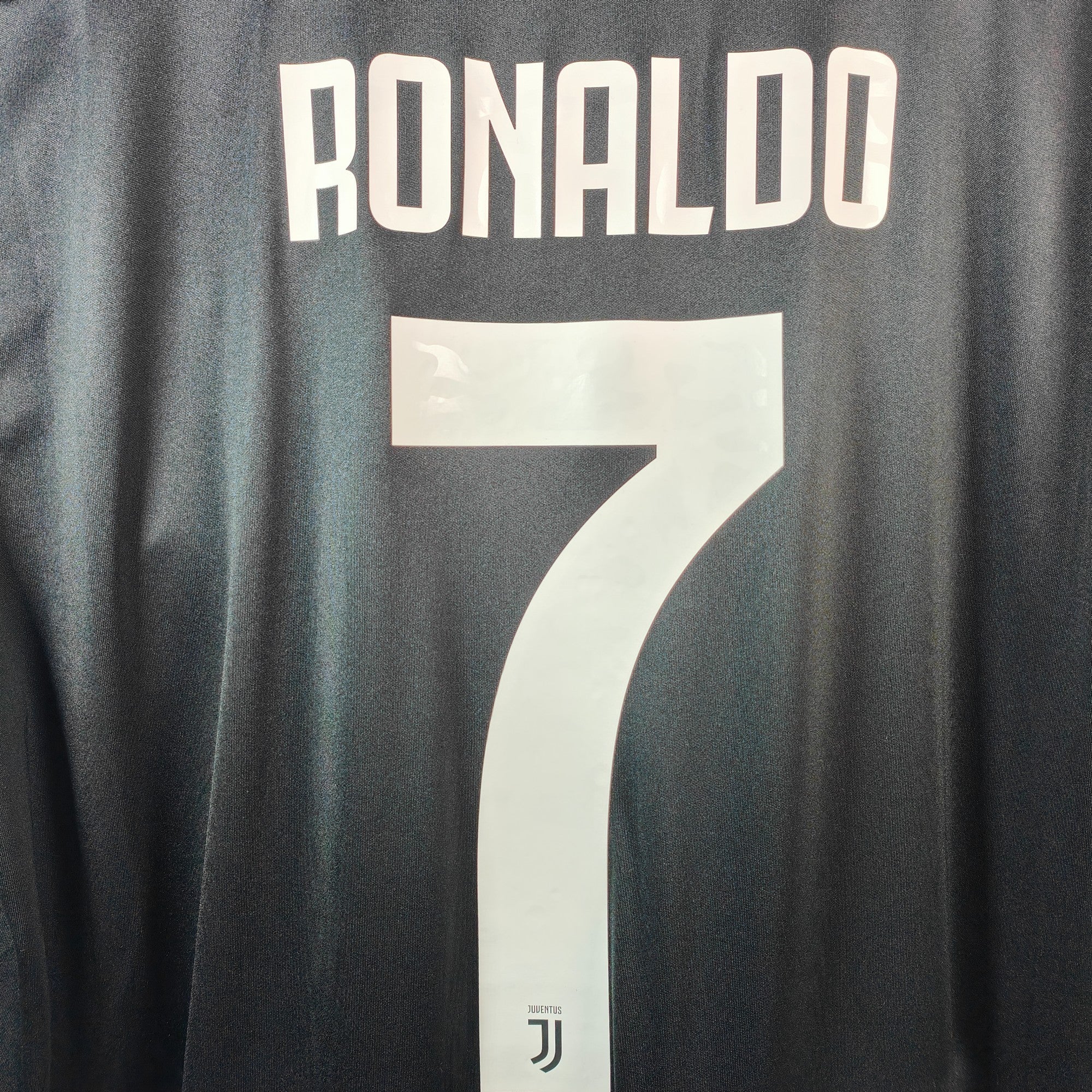2019 - 20 Juventus Home Shirt Ronaldo 7 (L) - Eternal Pitch