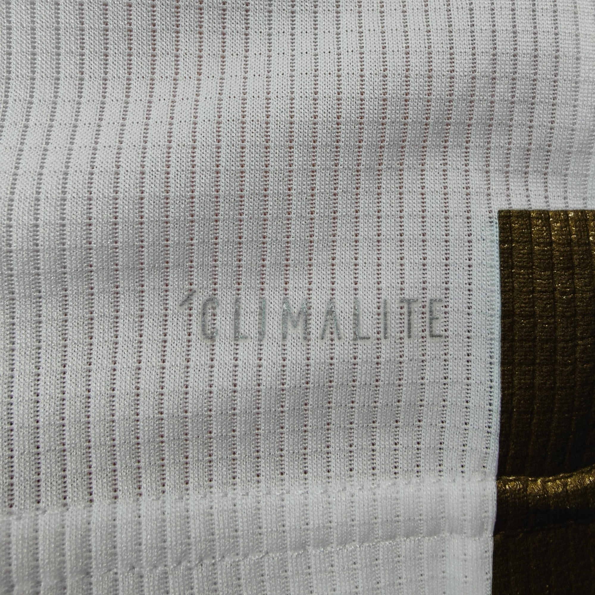 2019 - 20 Real Madrid Home Shirt Benzema 9 - 9/10 - (L) - Eternal Pitch