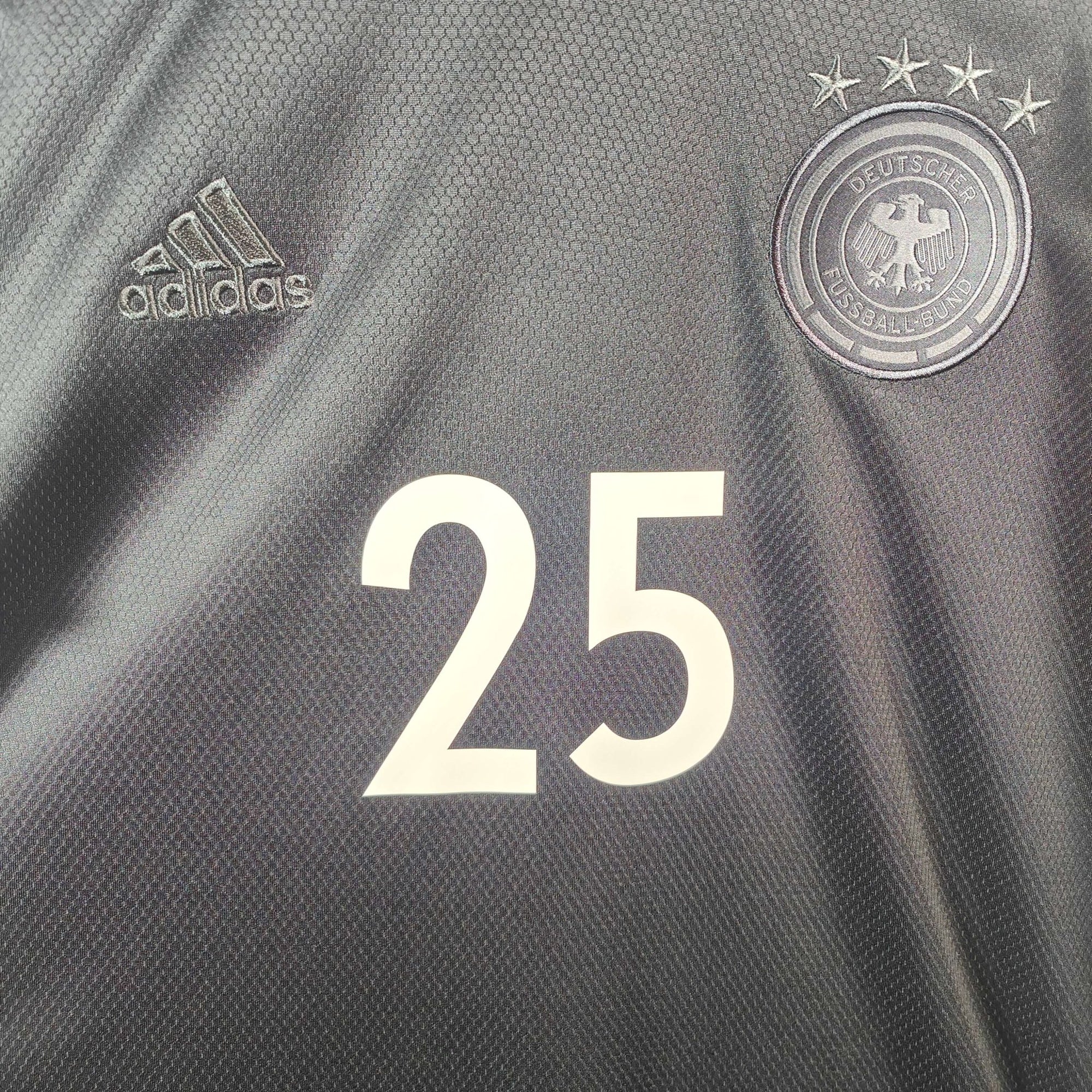 2020 - 21 Germany Away Shirt Müller 25 - 9/10 - (L) - Eternal Pitch