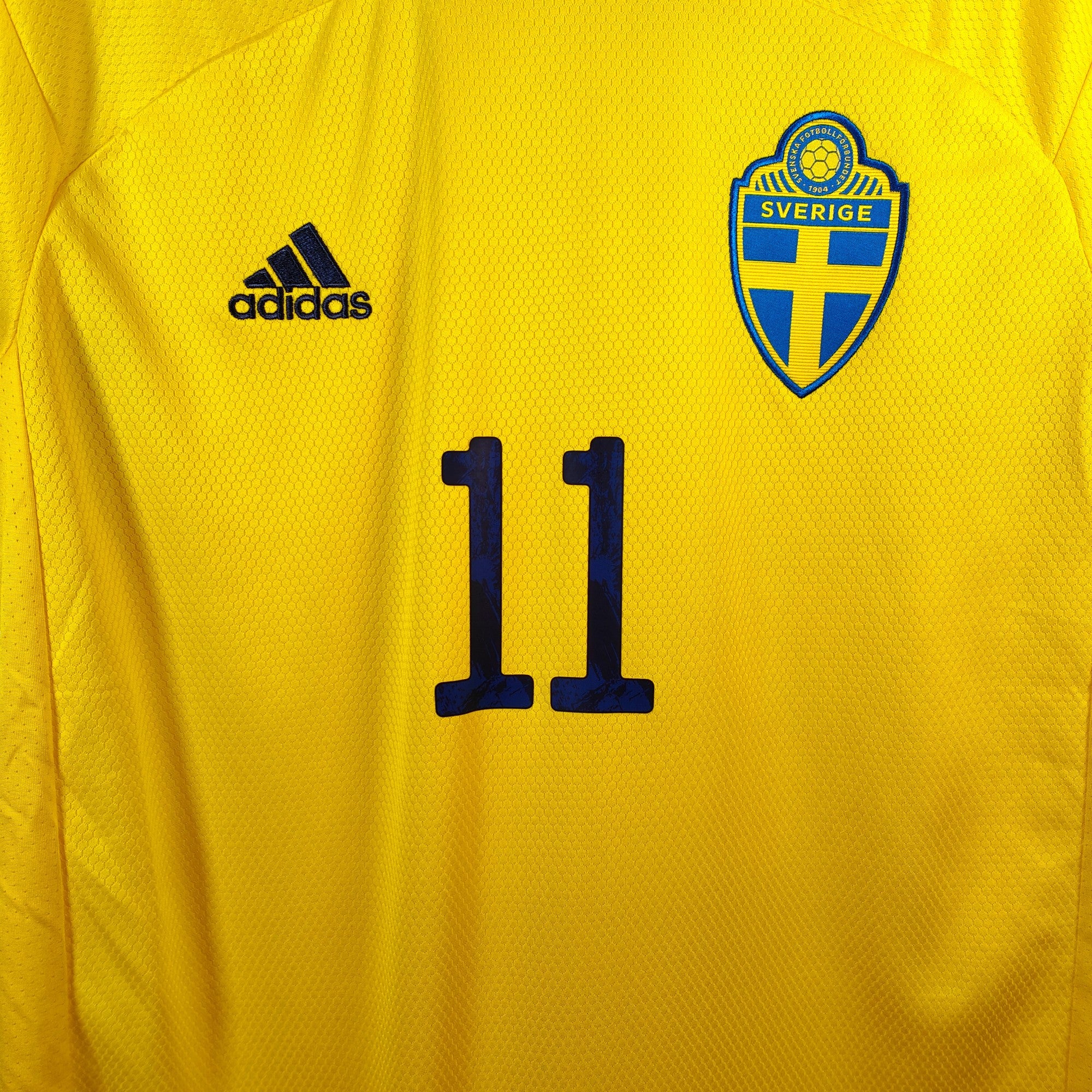 2020 - 22 Sweden Home Shirt Ibrahimovic 11 - 9.5/10 - (M) - Eternal Pitch