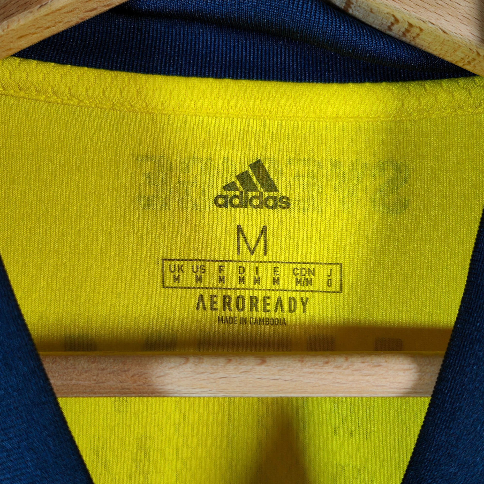 2020 - 22 Sweden Home Shirt Ibrahimovic 11 - 9.5/10 - (M) - Eternal Pitch