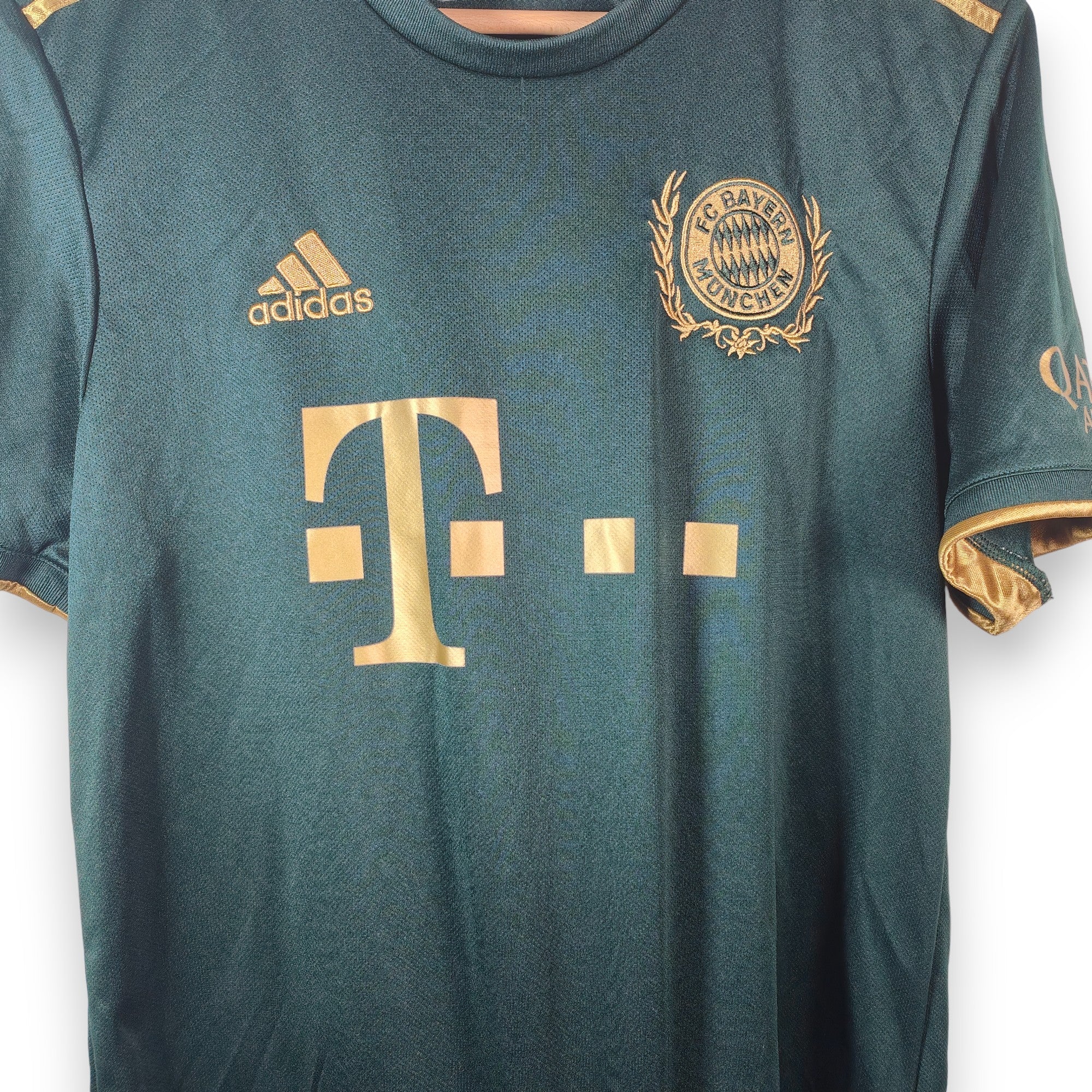 2021 - 22 Bayern Munich Special Oktoberfest Shirt Lewandowski 9 (M) - Eternal Pitch