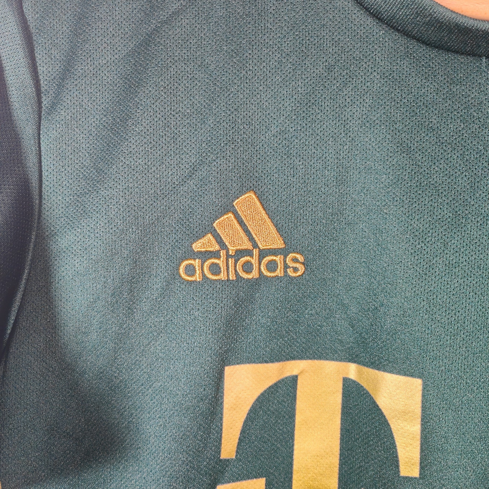 2021 - 22 Bayern Munich Special Oktoberfest Shirt Lewandowski 9 (M) - Eternal Pitch