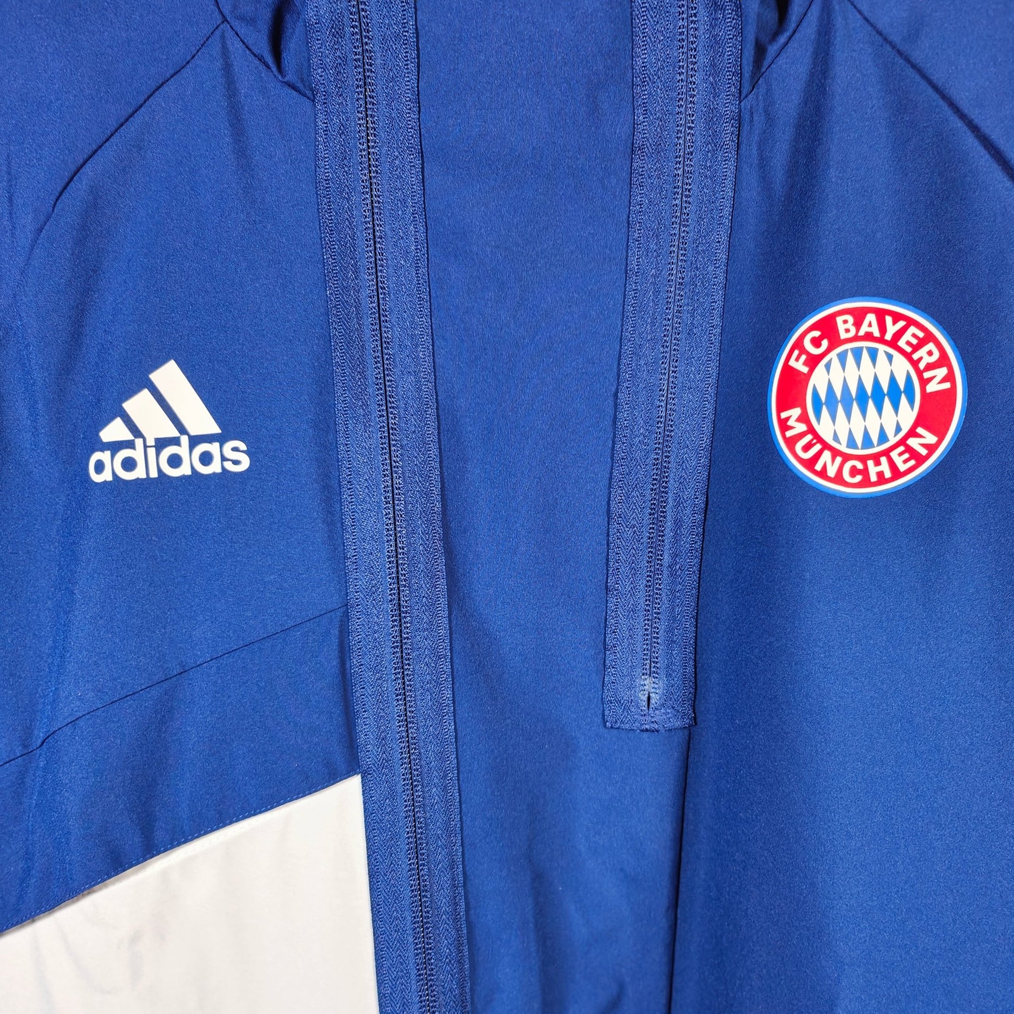 2021 - 22 Bayern Munich Vest - 9.5/10 - (M) - Eternal Pitch
