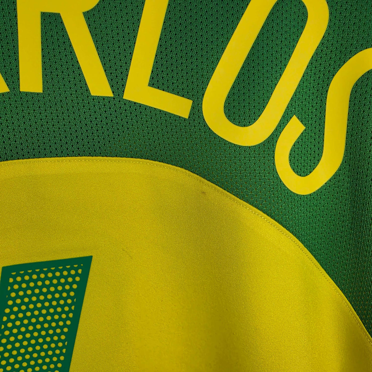 2004-06 Brazil Home Shirt Roberto Carlos 