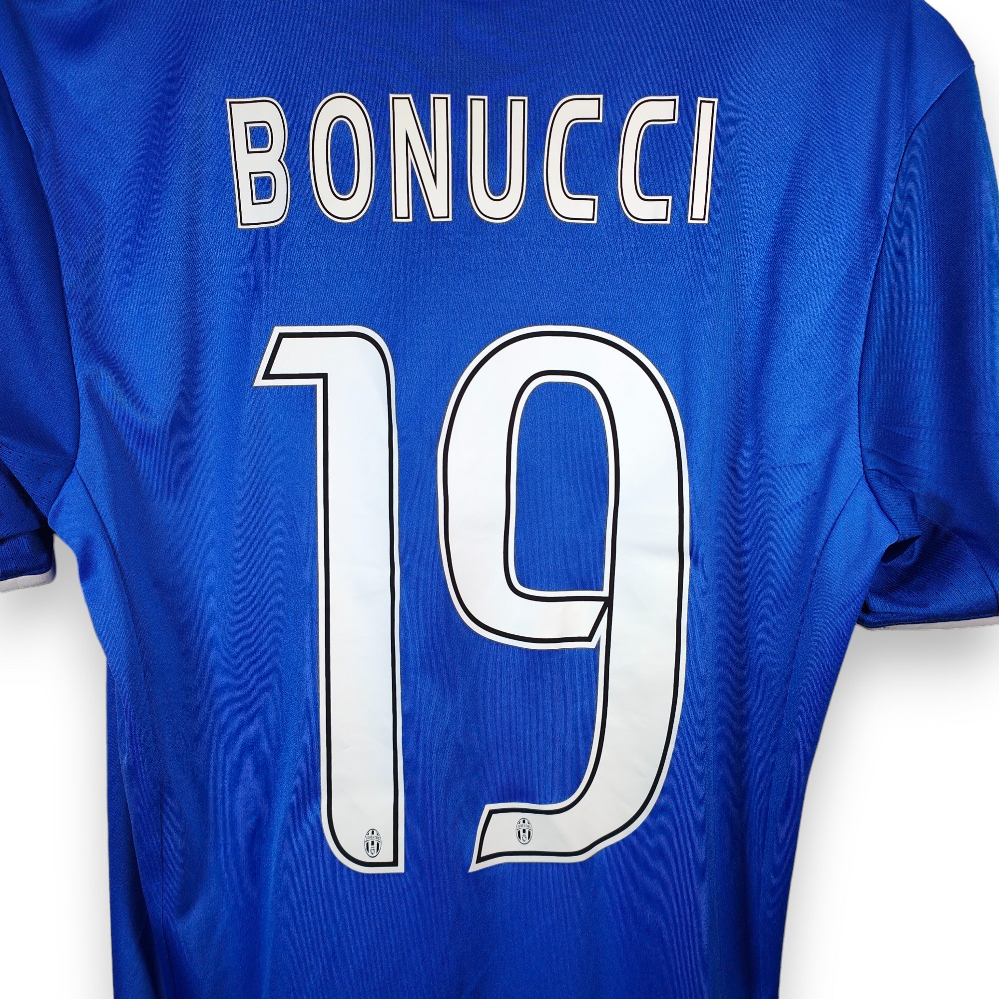 2016-17 Juventus Away Shirt Bonucci 