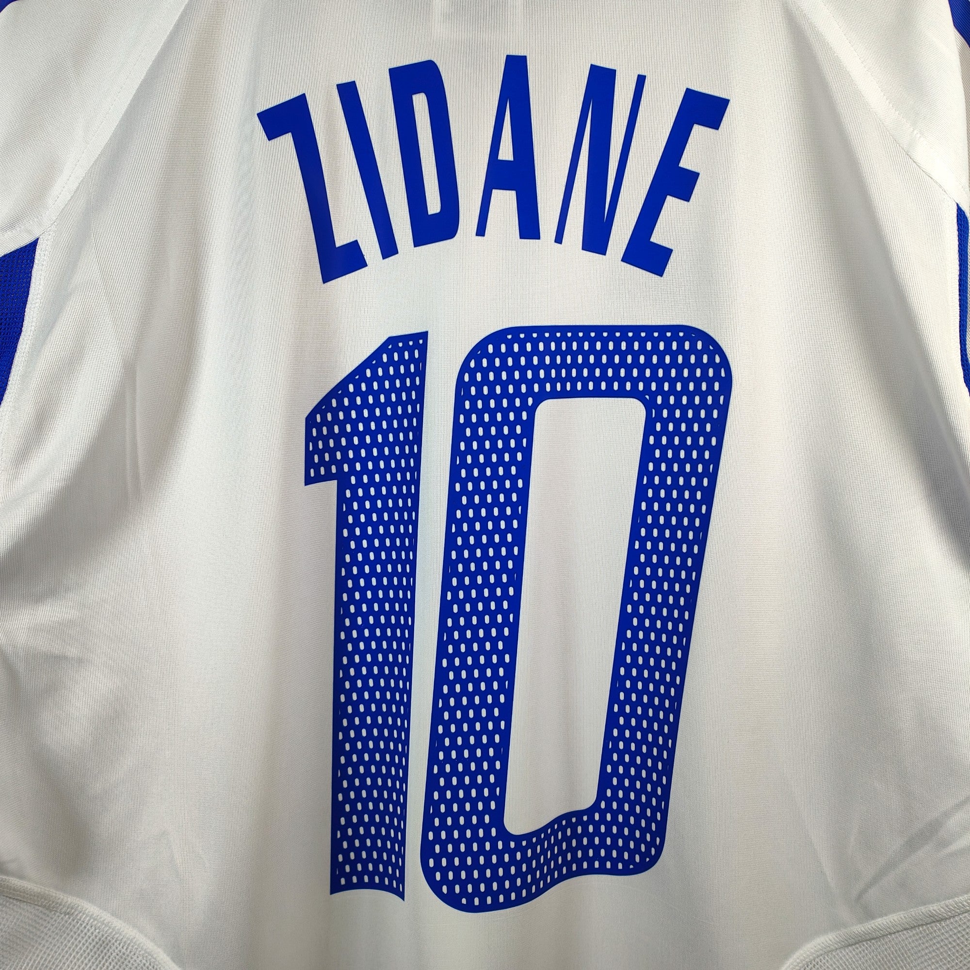 2004-06 France Away Shirt Zidane 