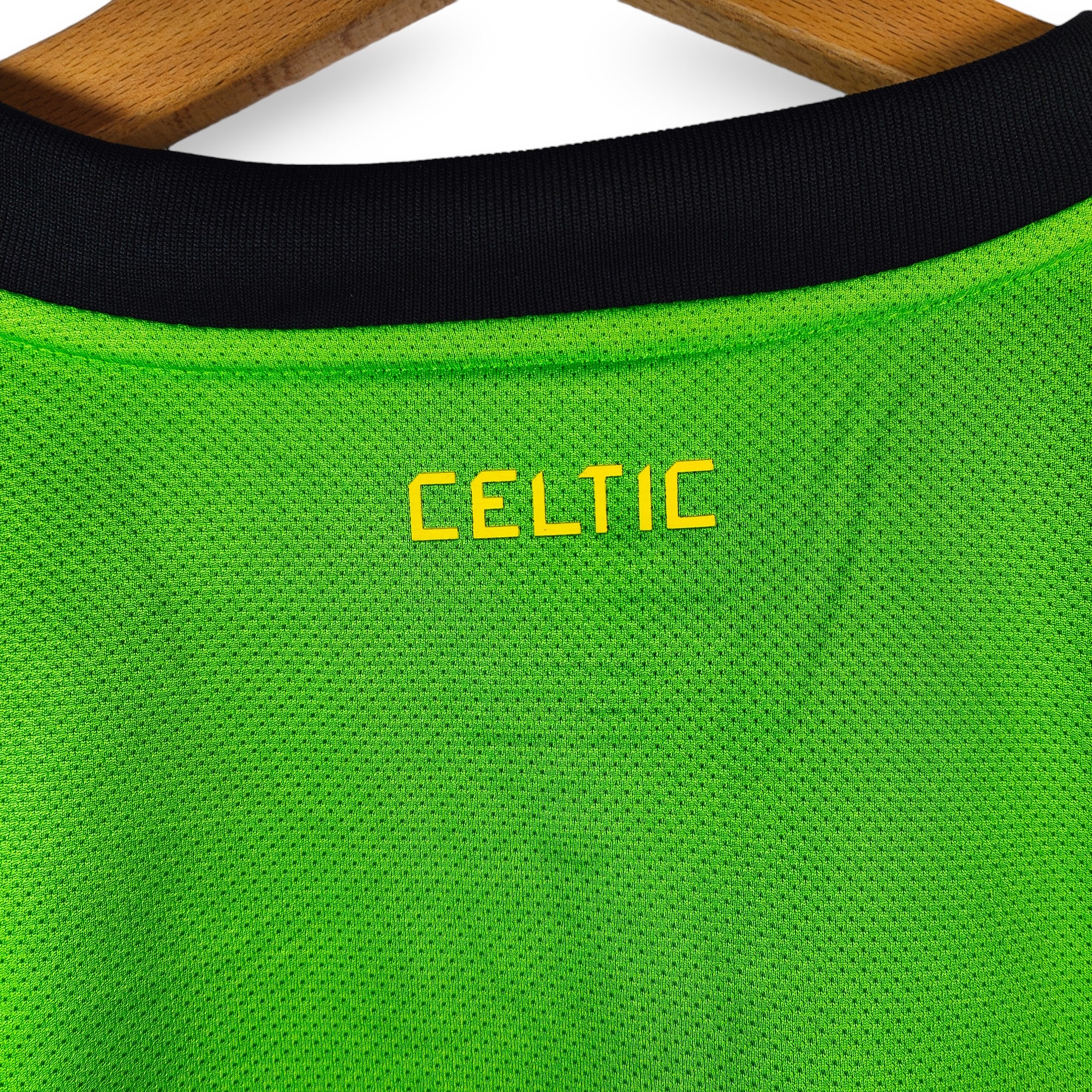 2010-11 Celtic away Shirt (L)