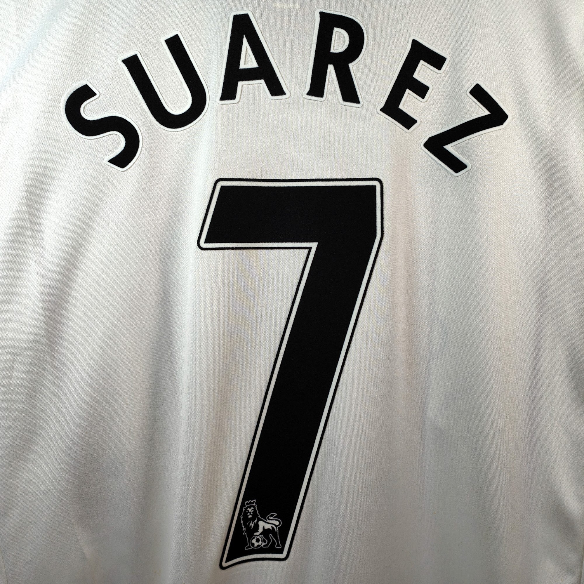 2010-11 Liverpool Away Shirt Suarez 