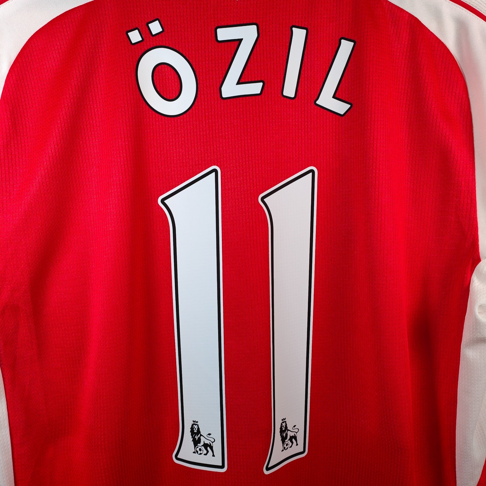 2015-16 Arsenal Home Shirt Ozil 