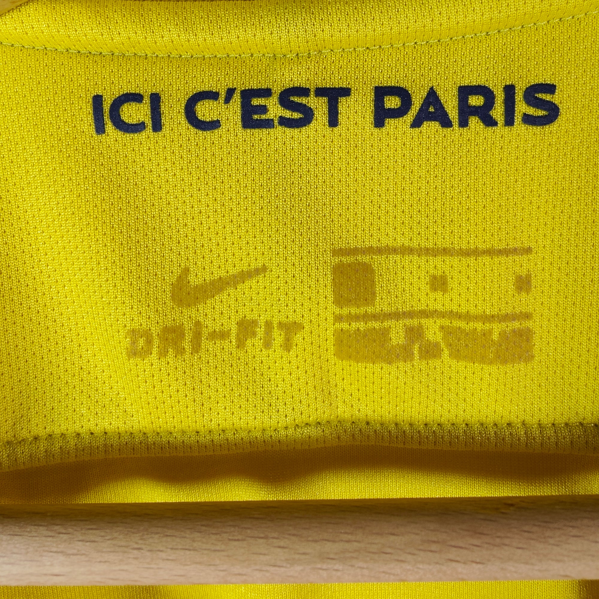 2017-18 PSG Away Shirt (M)