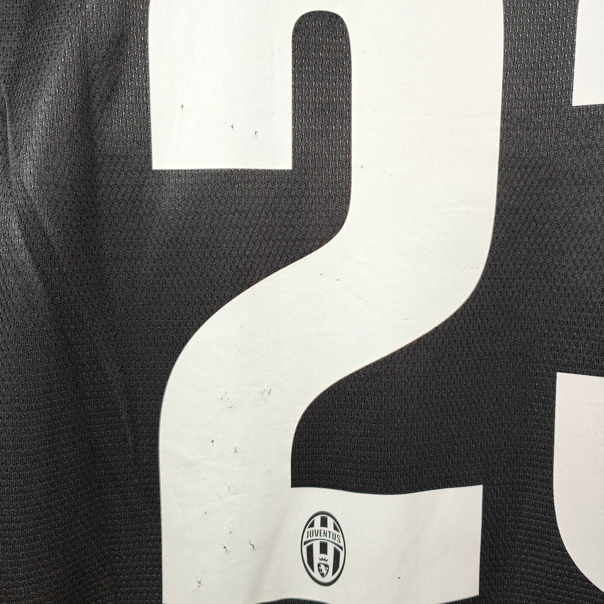 2012-13 Juventus Home Shirt Vidal 