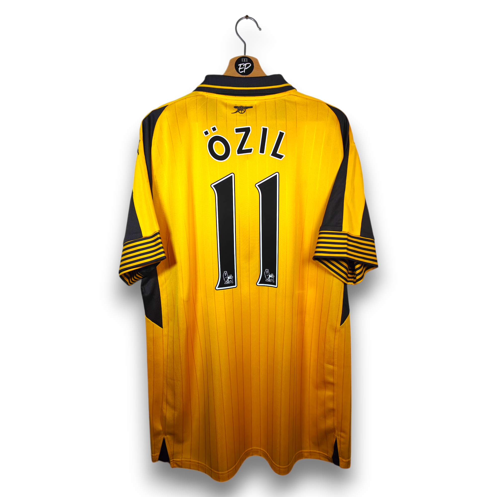 2016-17 Arsenal Away Shirt Ozil 