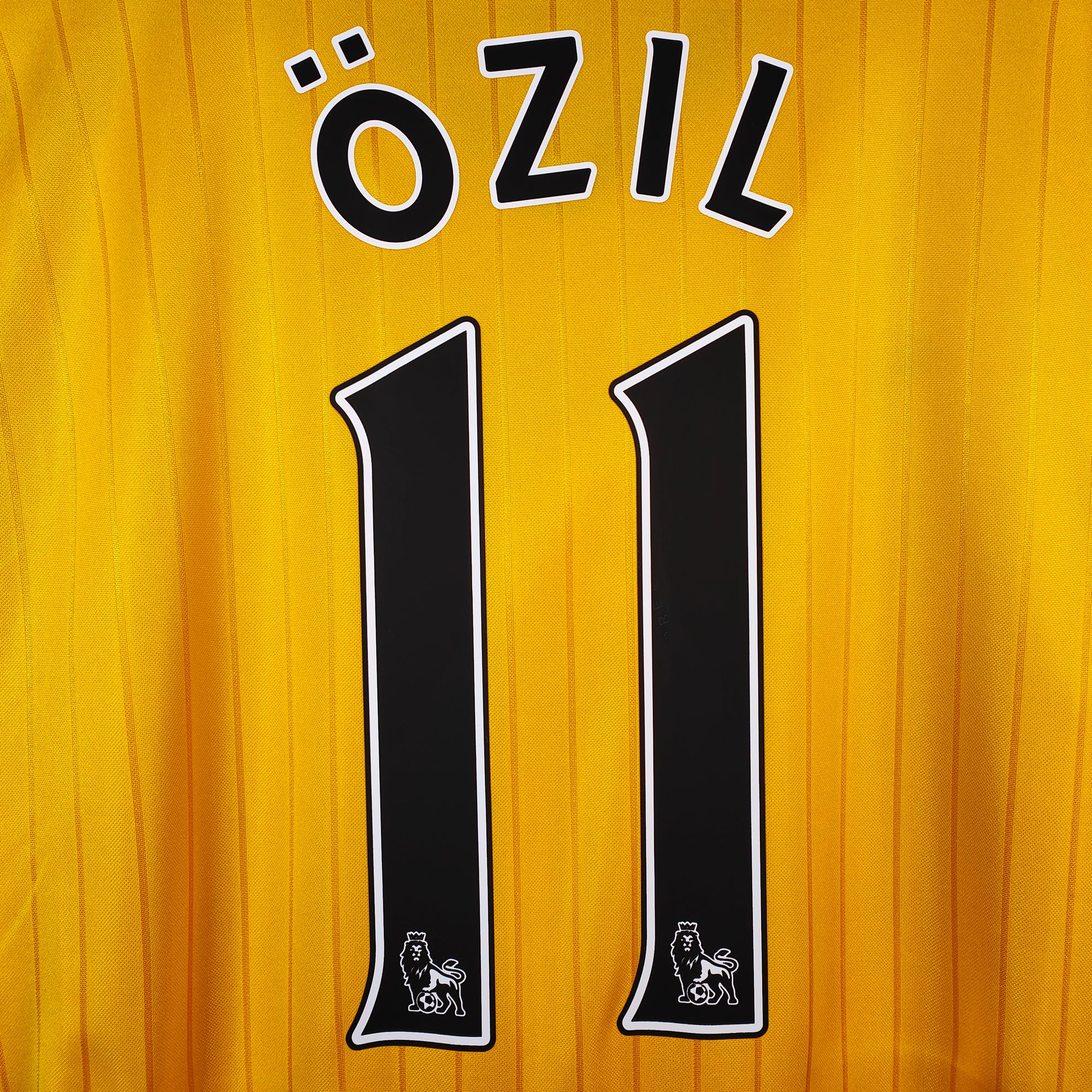 2016-17 Arsenal Away Shirt Ozil 