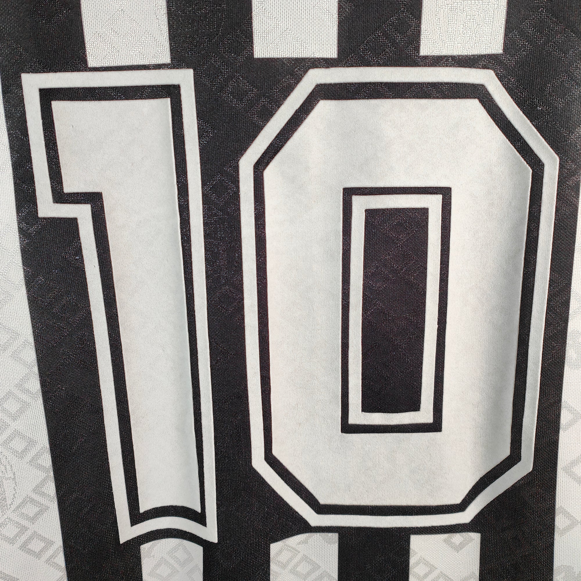 1991-92 Juventus Home Shirt (Baggio) 