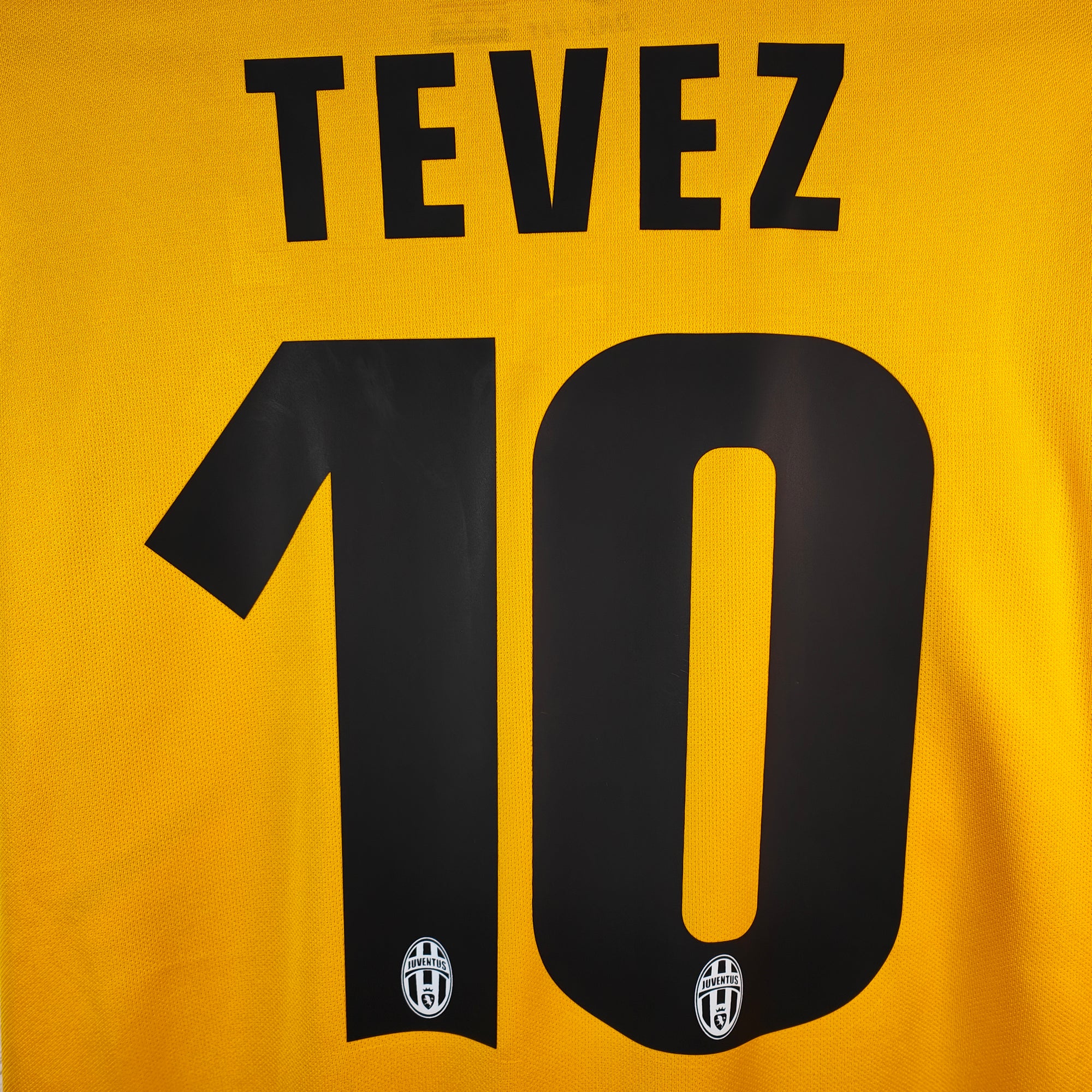 2013-14 Juventus Away Shirt Tevez 