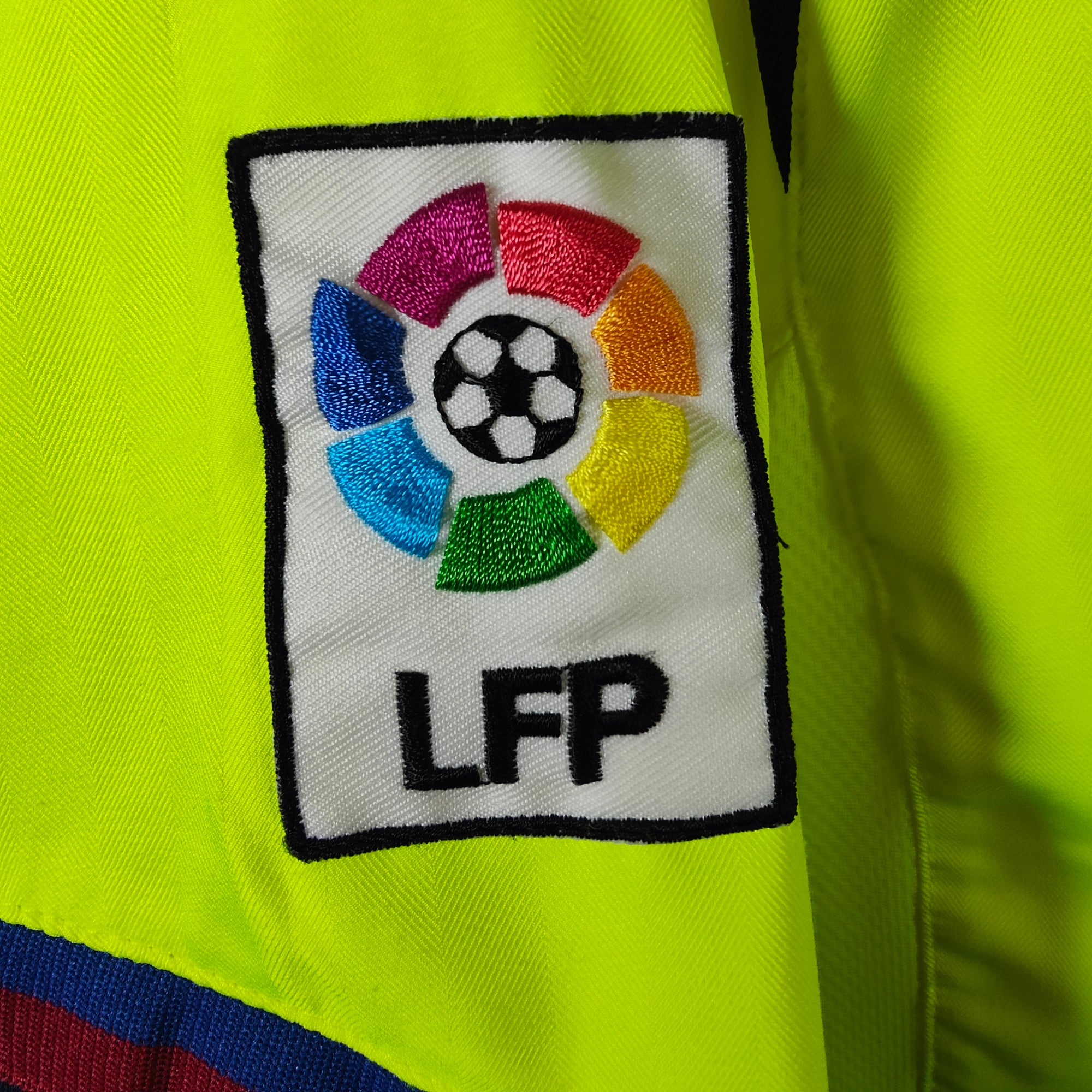 2005-06 FC Barcelona Away Shirt Ronaldinho 