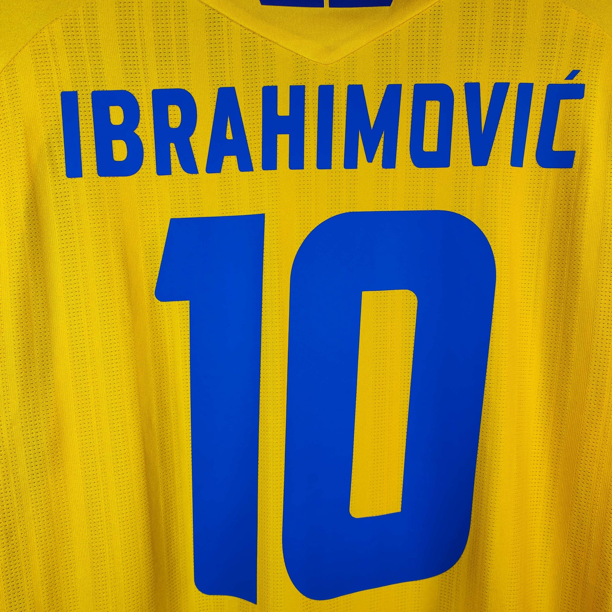2007-09 Sweden Home Shirt Ibrahimovic 