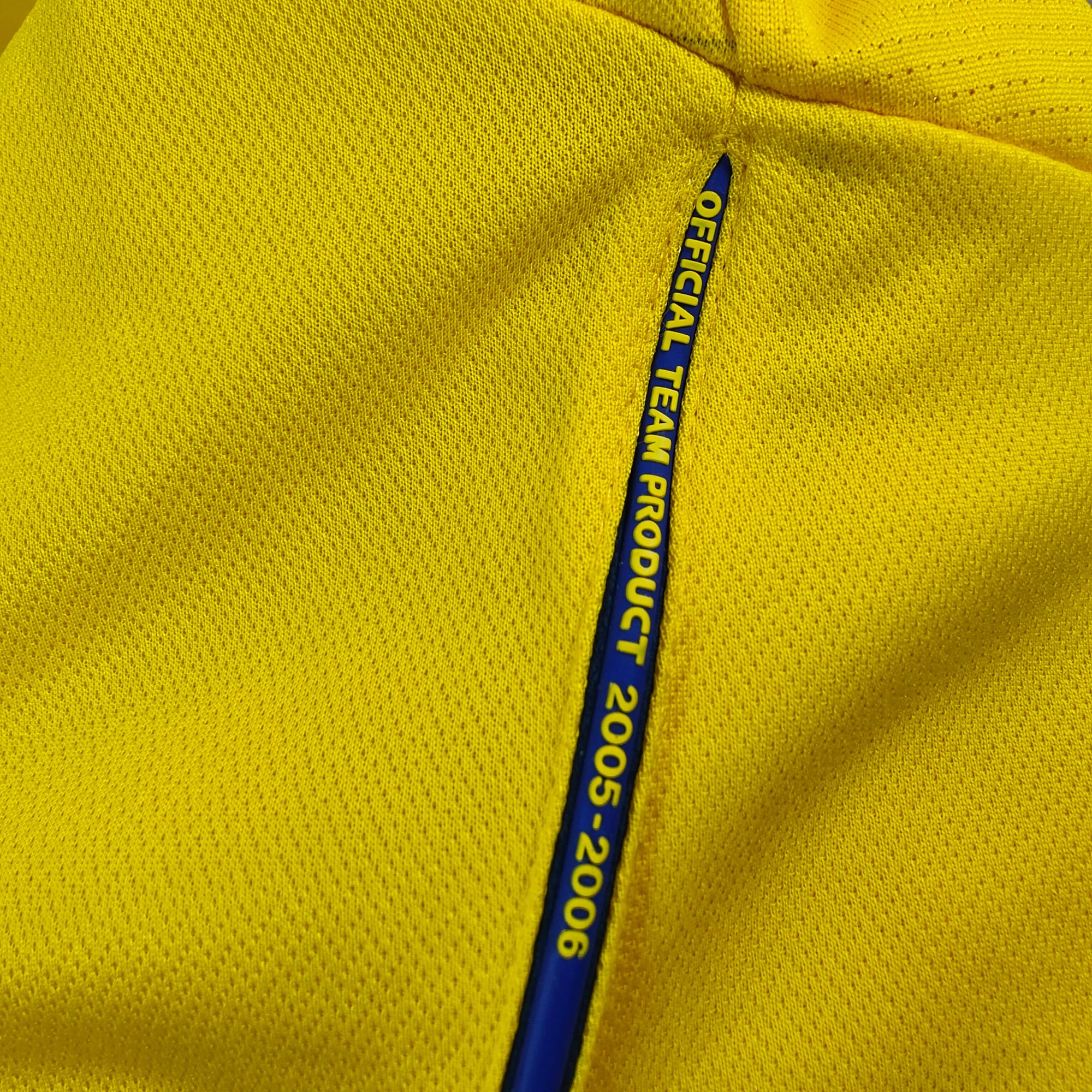 2005-06 Sweden Home Shirt Ibrahimovic 