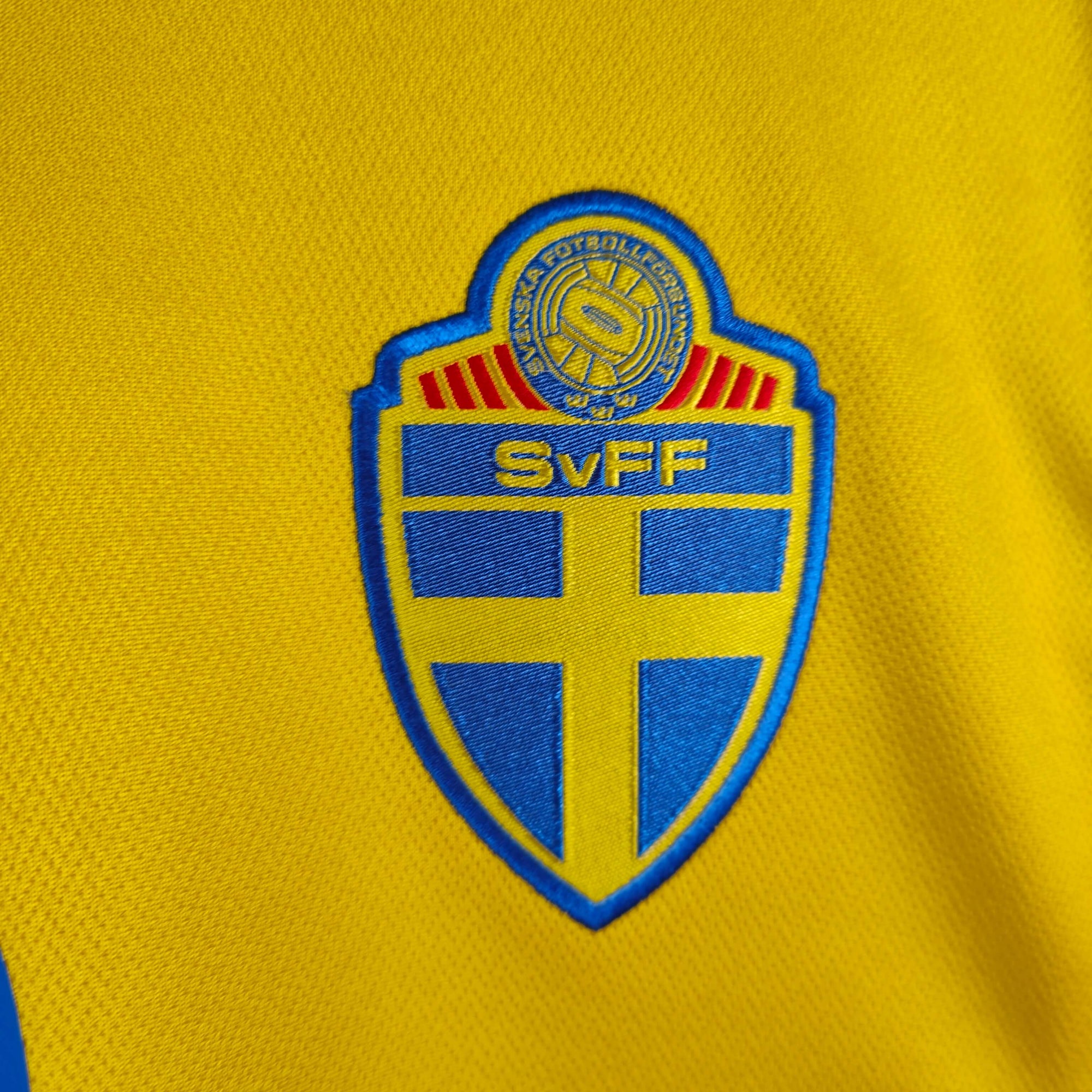 2005-06 Sweden Home Shirt Ibrahimovic 