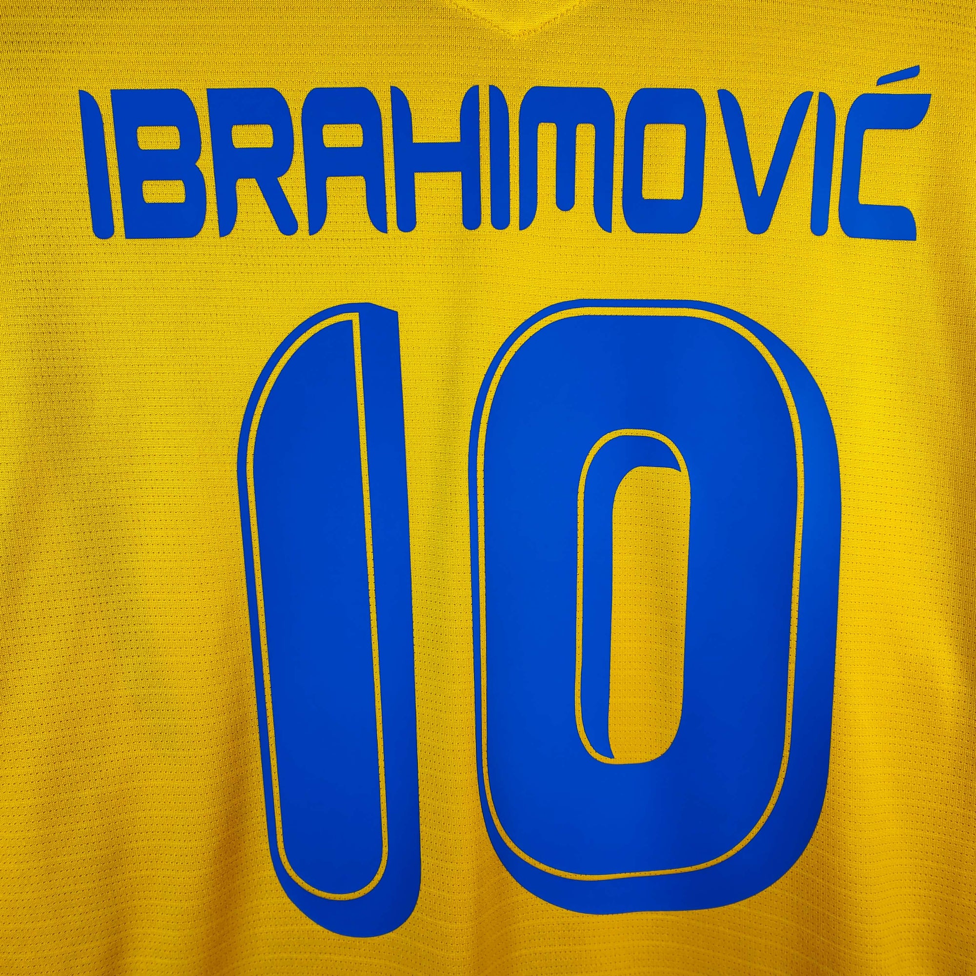 2005-06 Sweden Home Shirt Ibrahimovic 