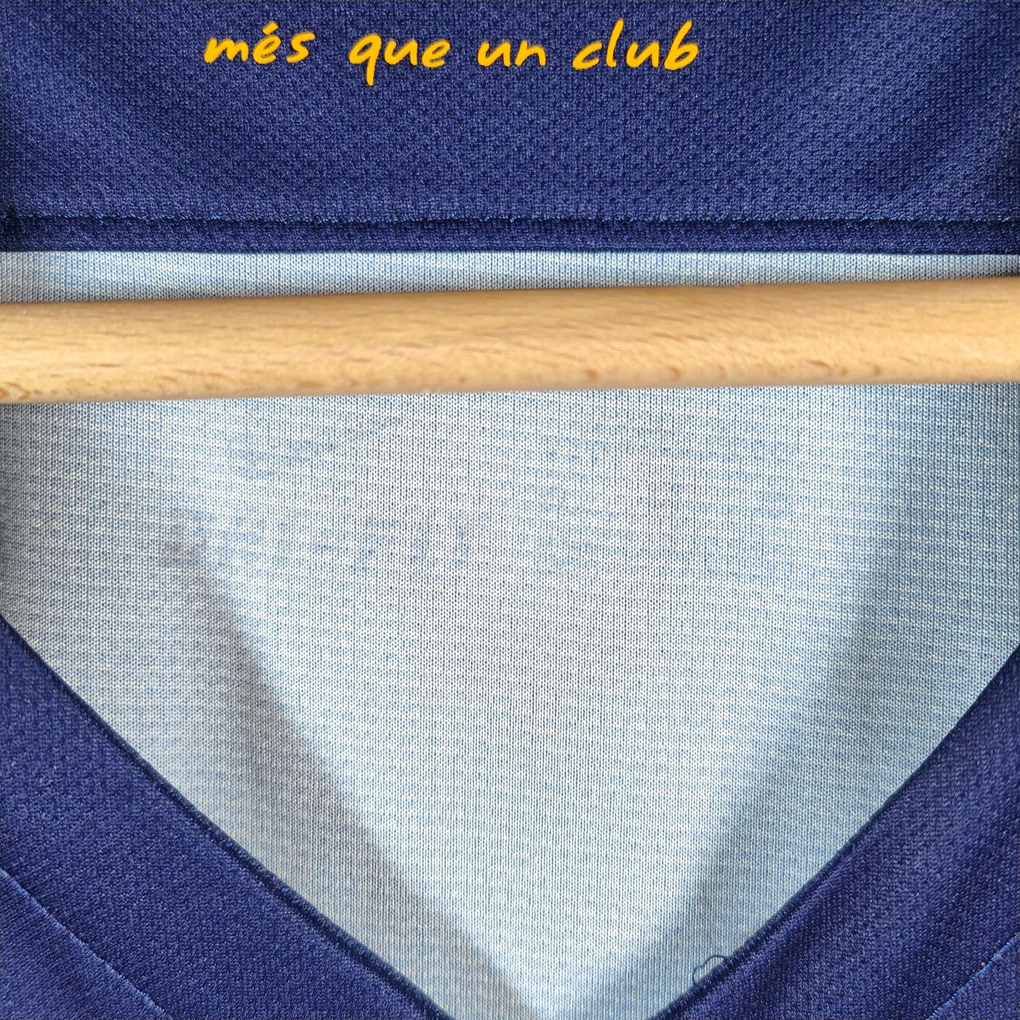 2015-16 FC Barcelona Home Shirt Suarez 