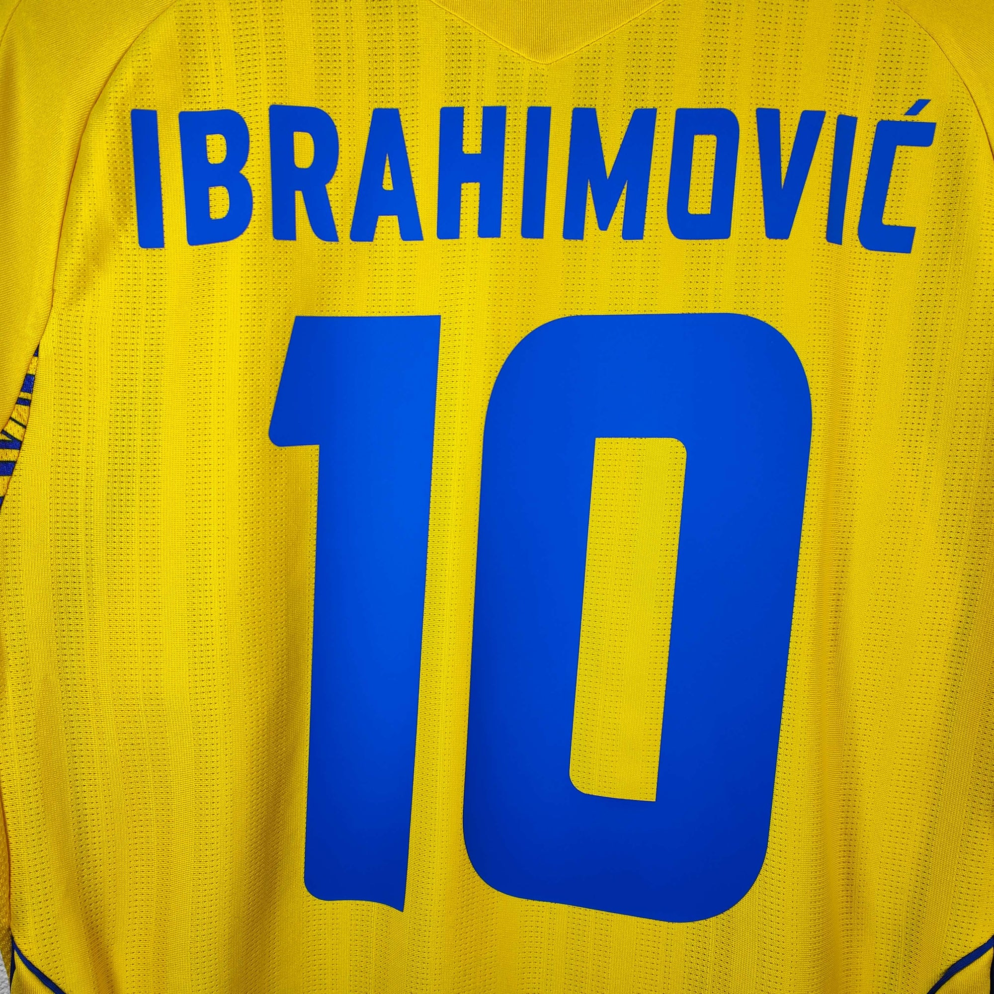 2007-09 Sweden Home Shirt Ibrahimovic 