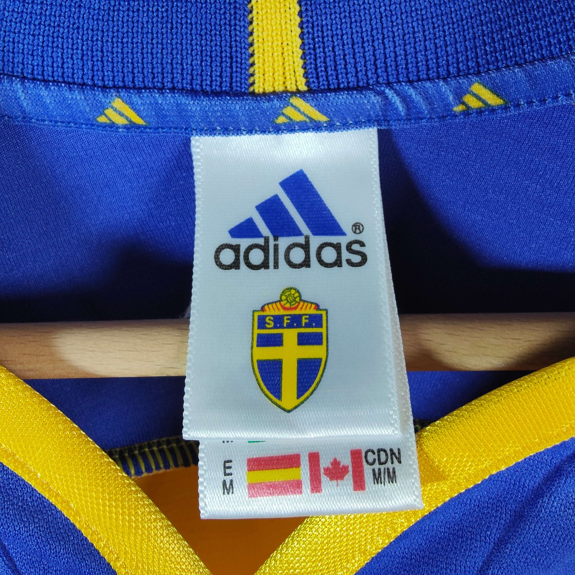 2000-02 Sweden Home Shirt Ibrahimovic 