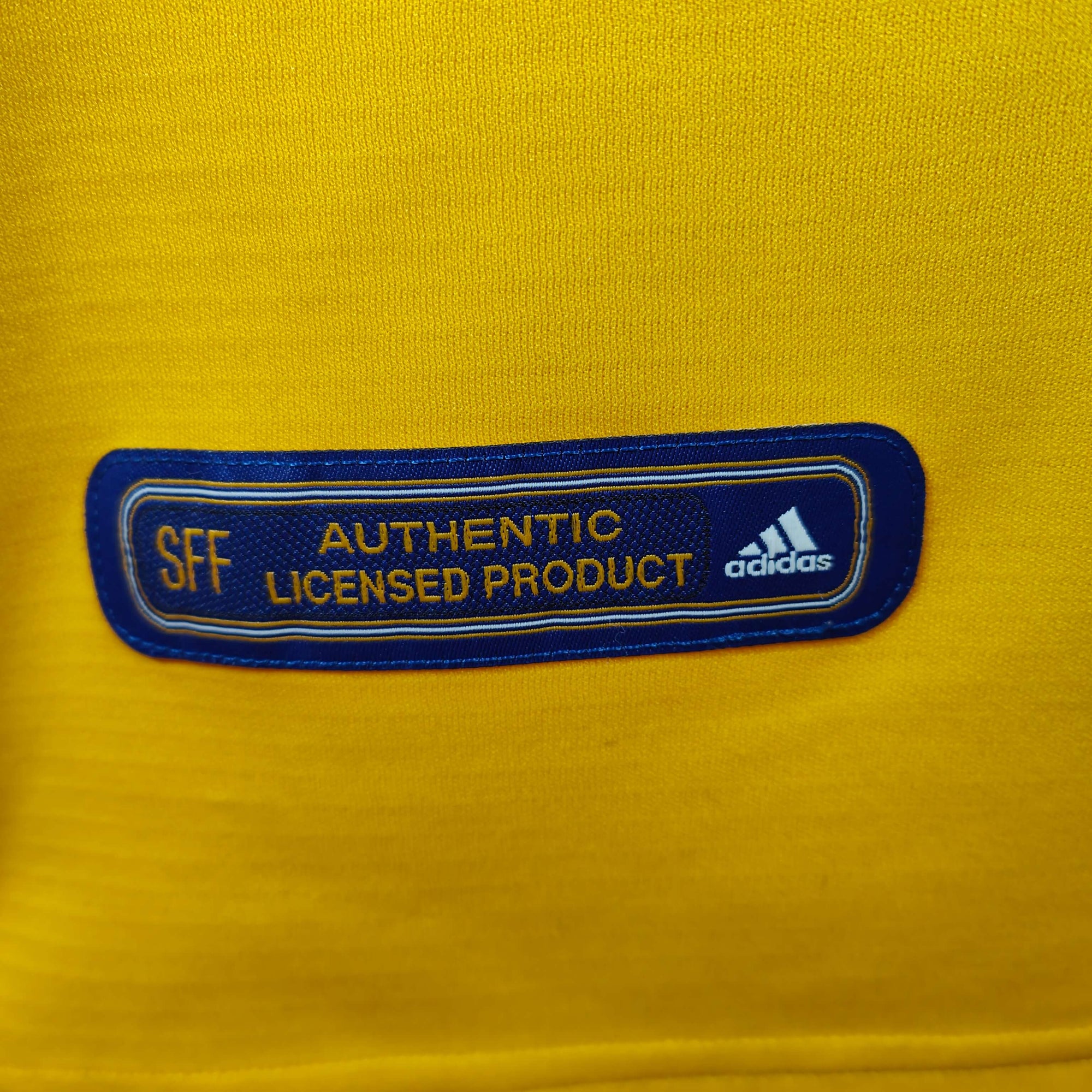 2000-02 Sweden Home Shirt Ibrahimovic 