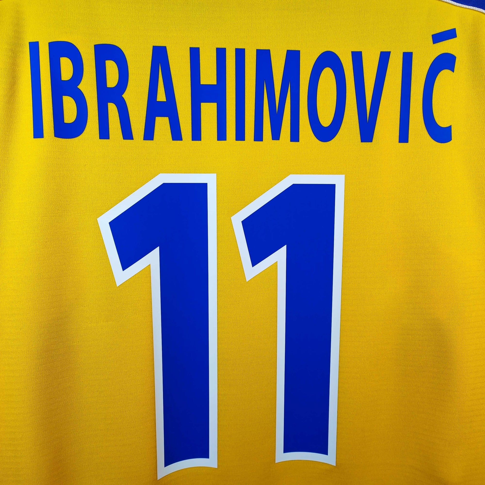 2000-02 Sweden Home Shirt Ibrahimovic 
