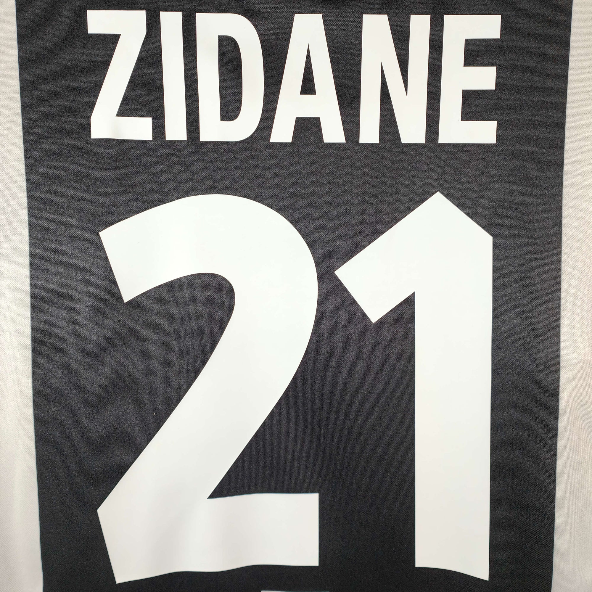 1999-00 Juventus Home Shirt Zidane 