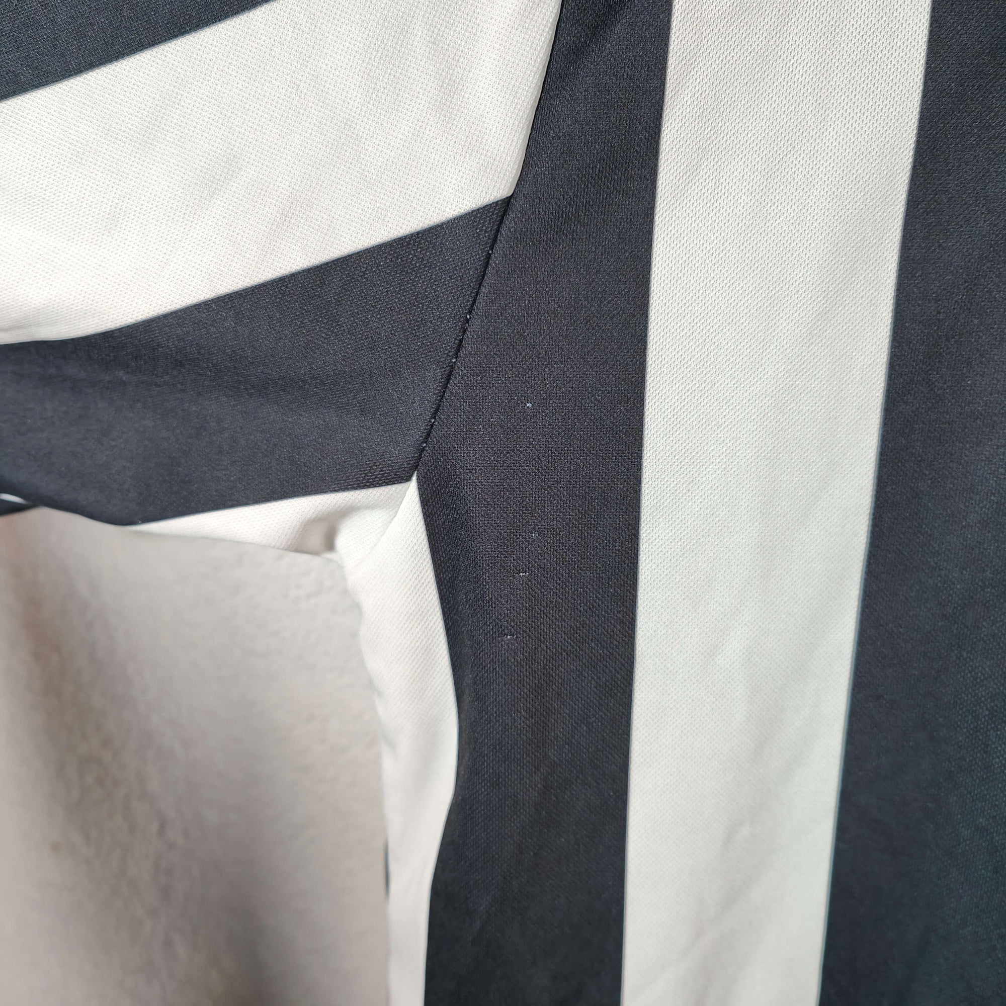1998-99 Juventus Home Shirt Zidane 