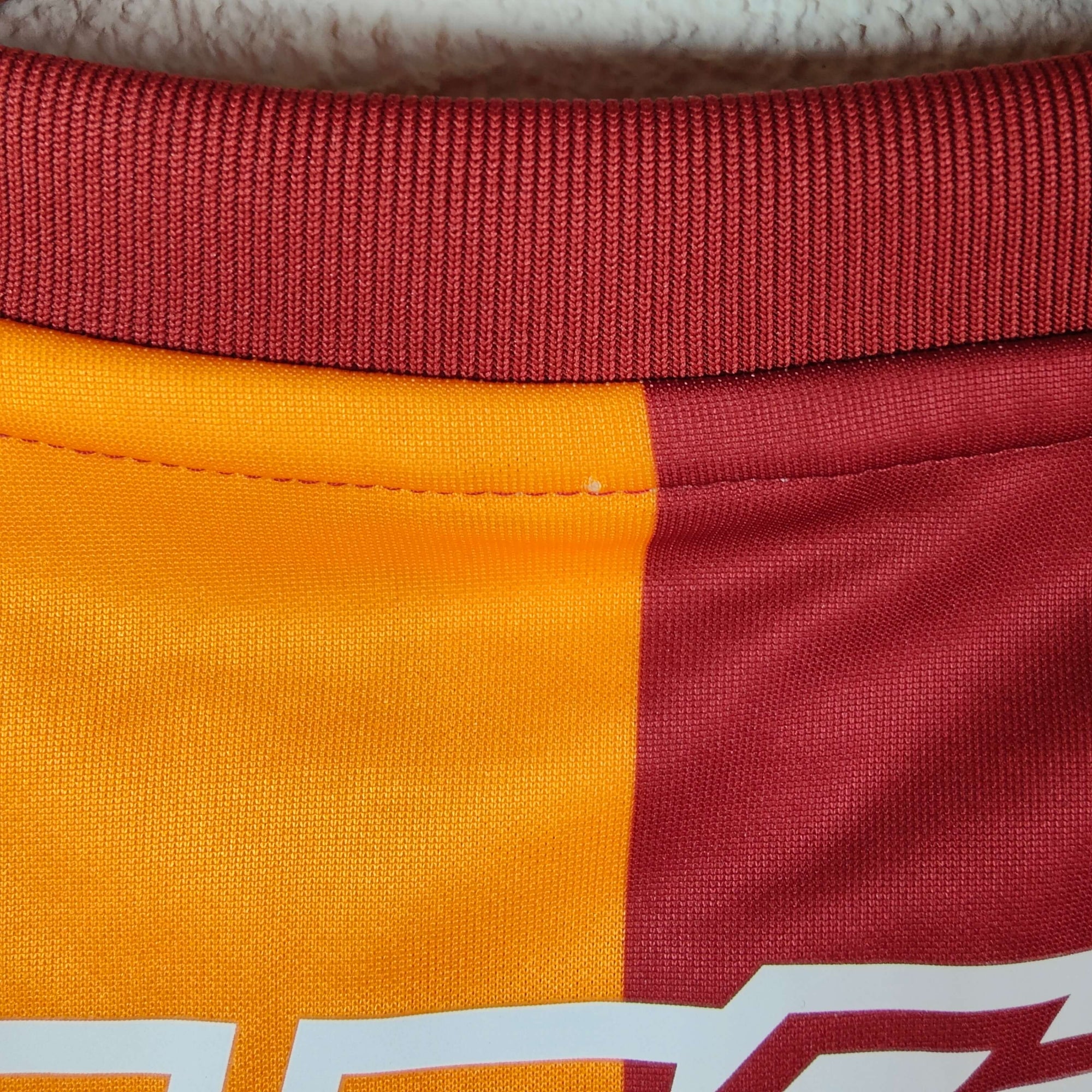 2013-14 Galatasaray Home Shirt Sneijder 