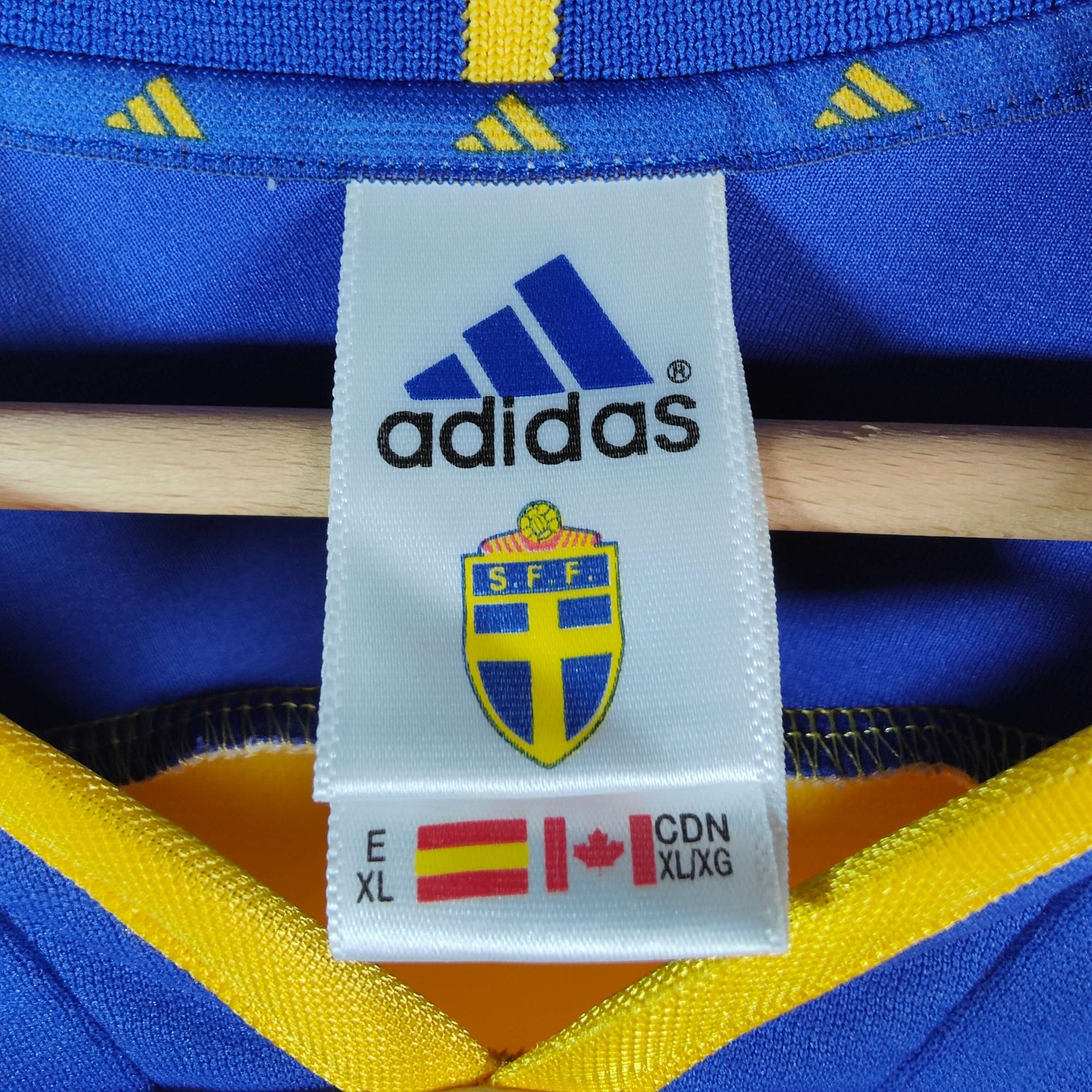 2000-02 Sweden Home Shirt Ibrahimovic 