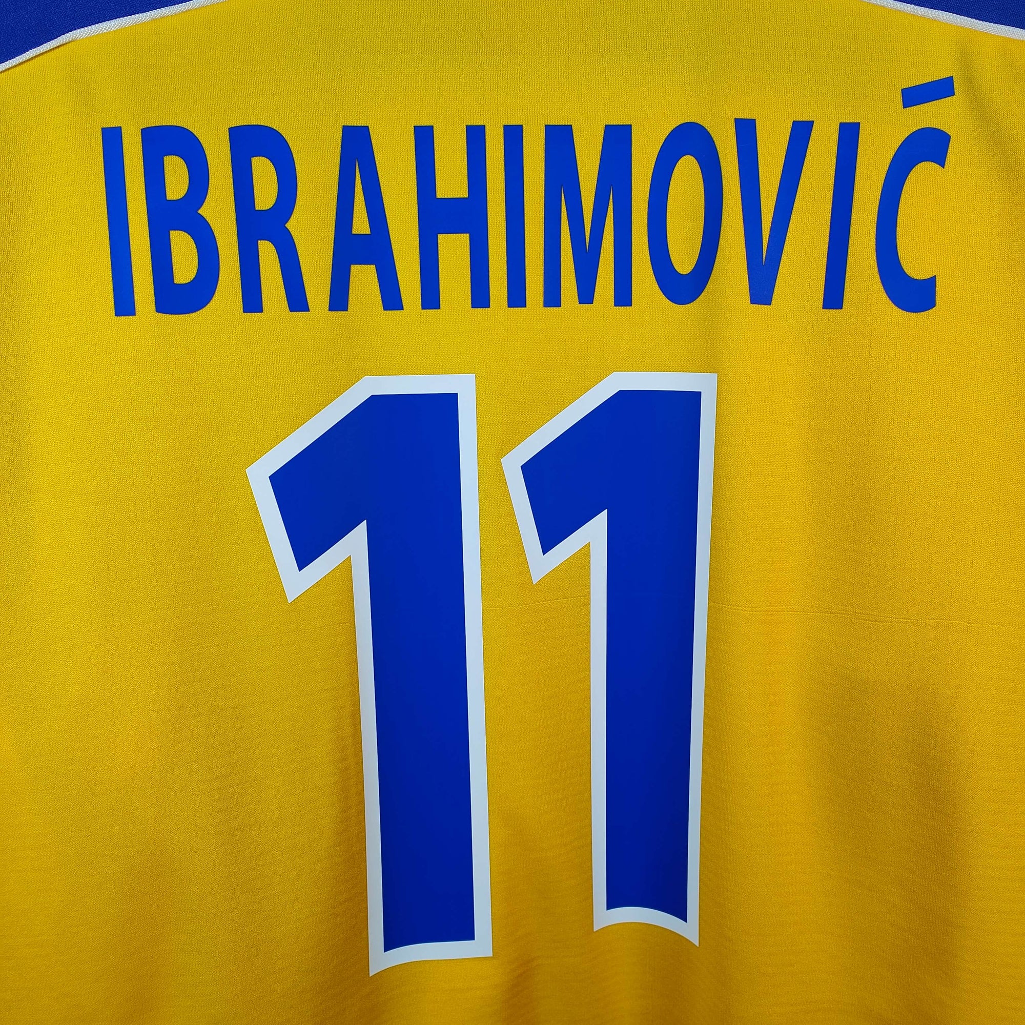 2000-02 Sweden Home Shirt Ibrahimovic 