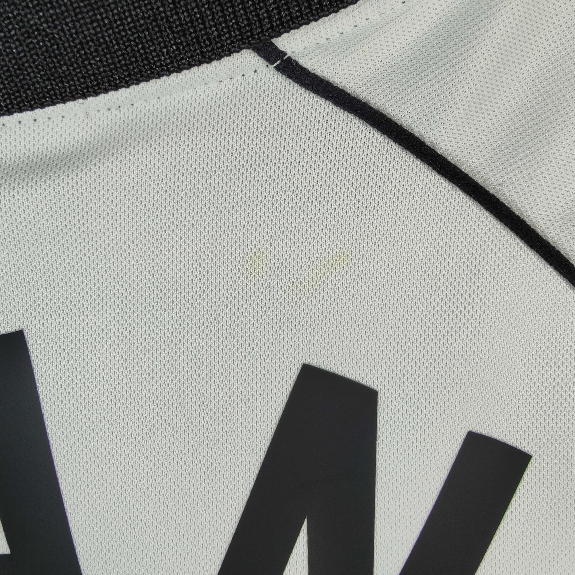 1997-98 Juventus Home Shirt Zidane 