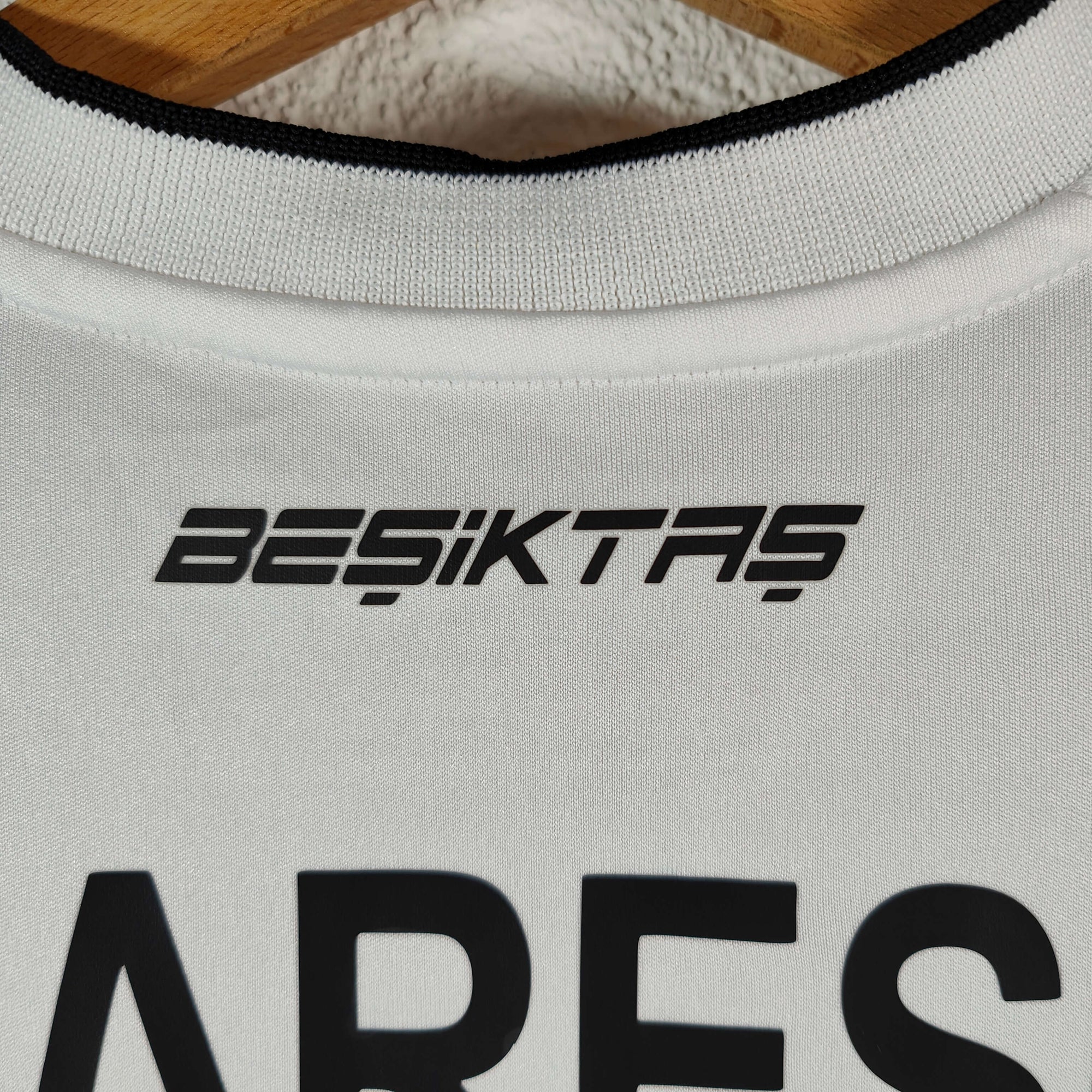 2015-16 Besiktas Home Shirt Quaresma 