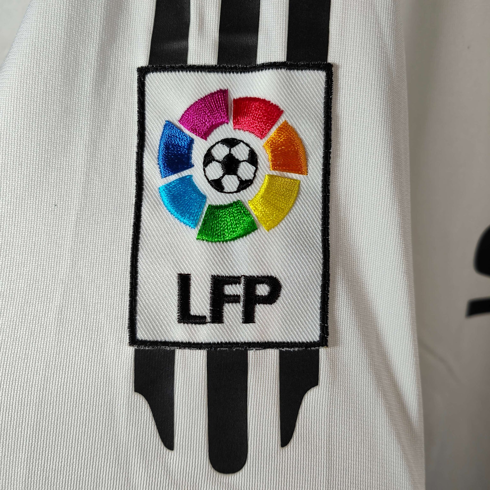 2005-06 Real Madrid Home Shirt Zidane 