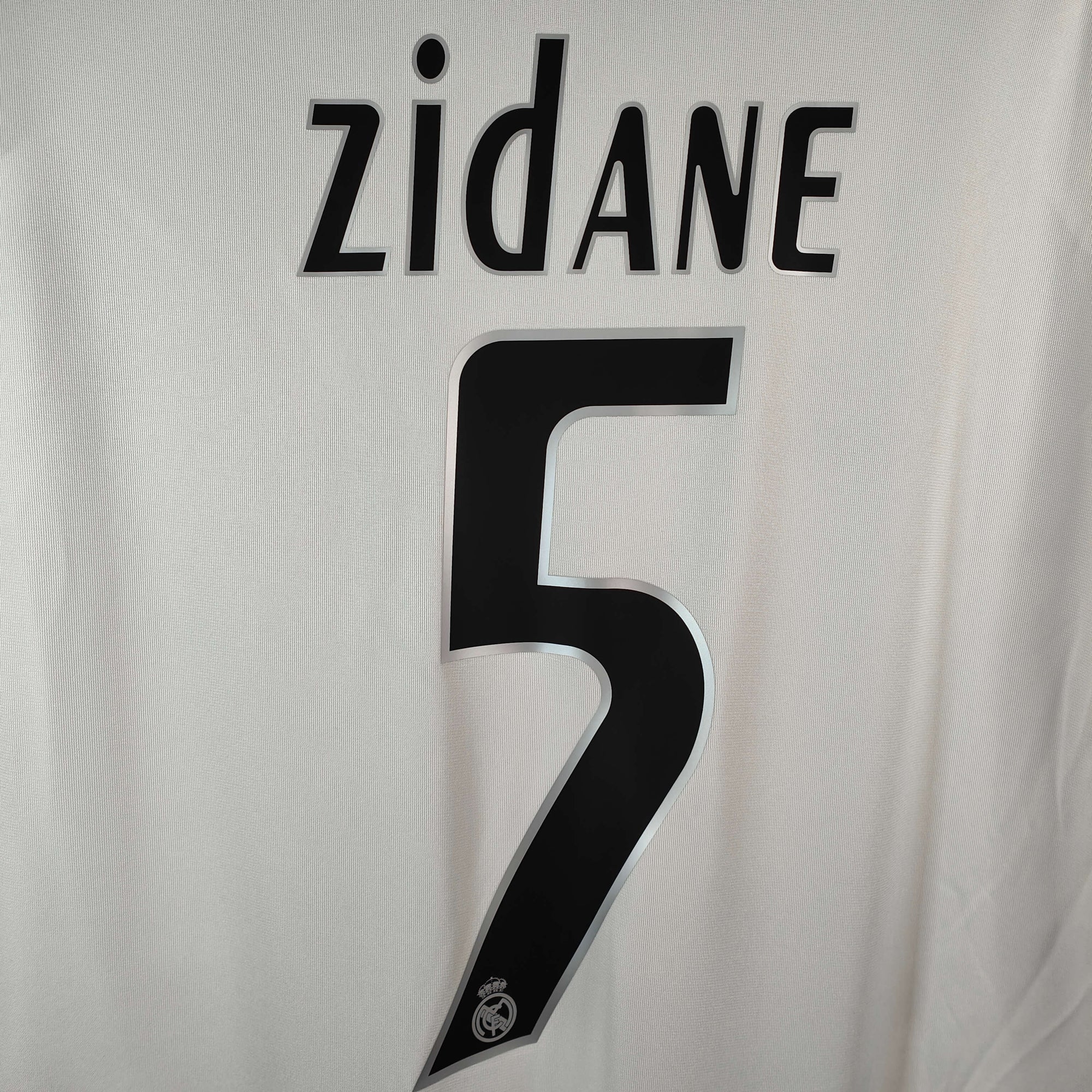 2005-06 Real Madrid Home Shirt Zidane 
