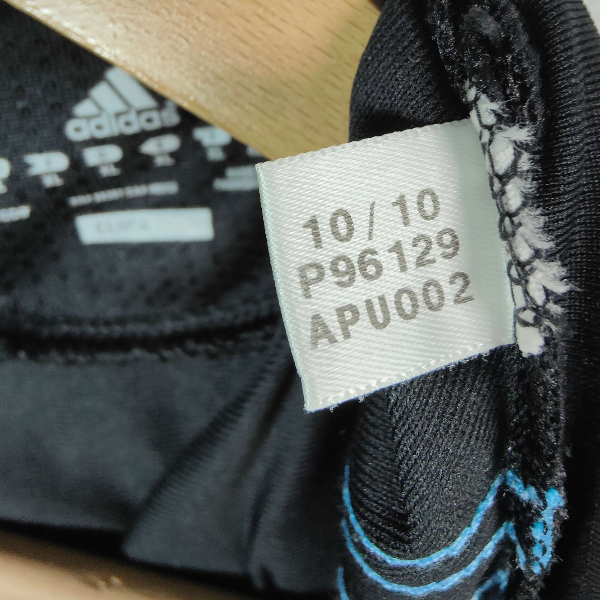 2010-11 Olympique Marseille Third Maglia Lucho 