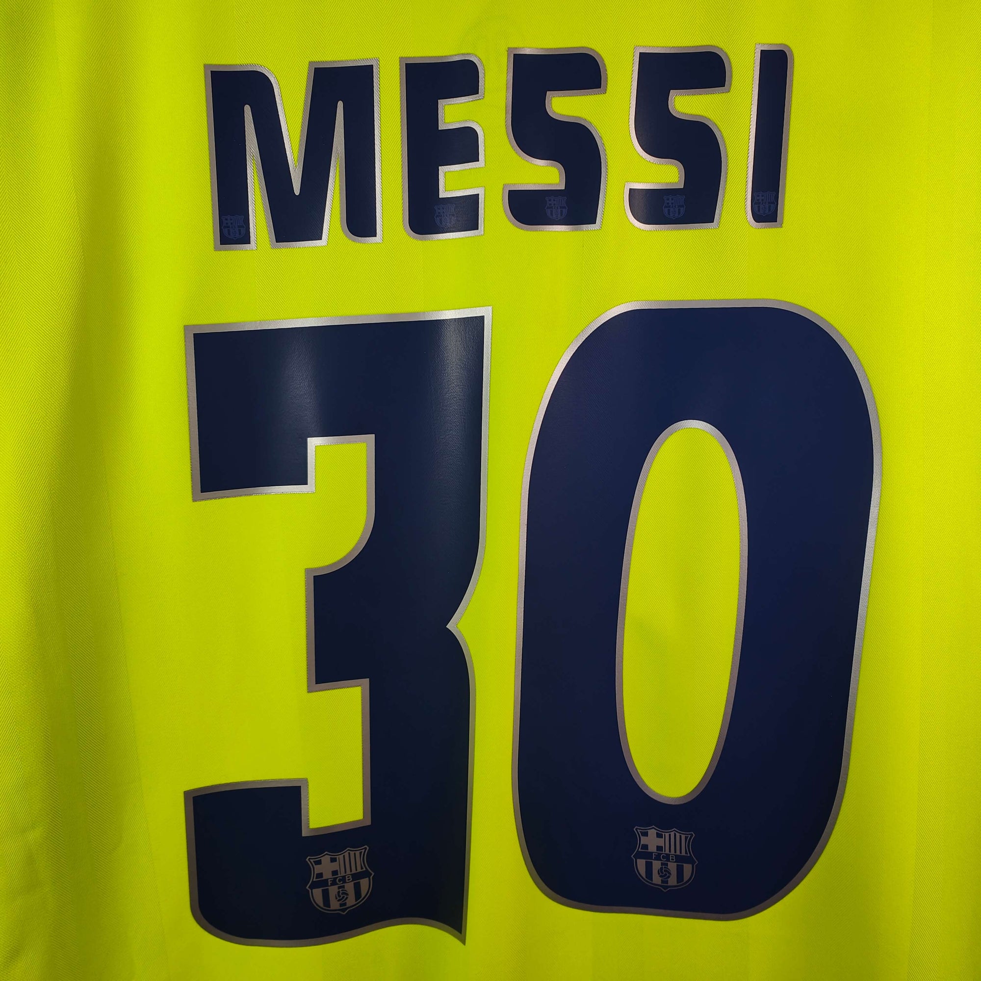 2005-06 FC Barcelona Away Shirt Messi 