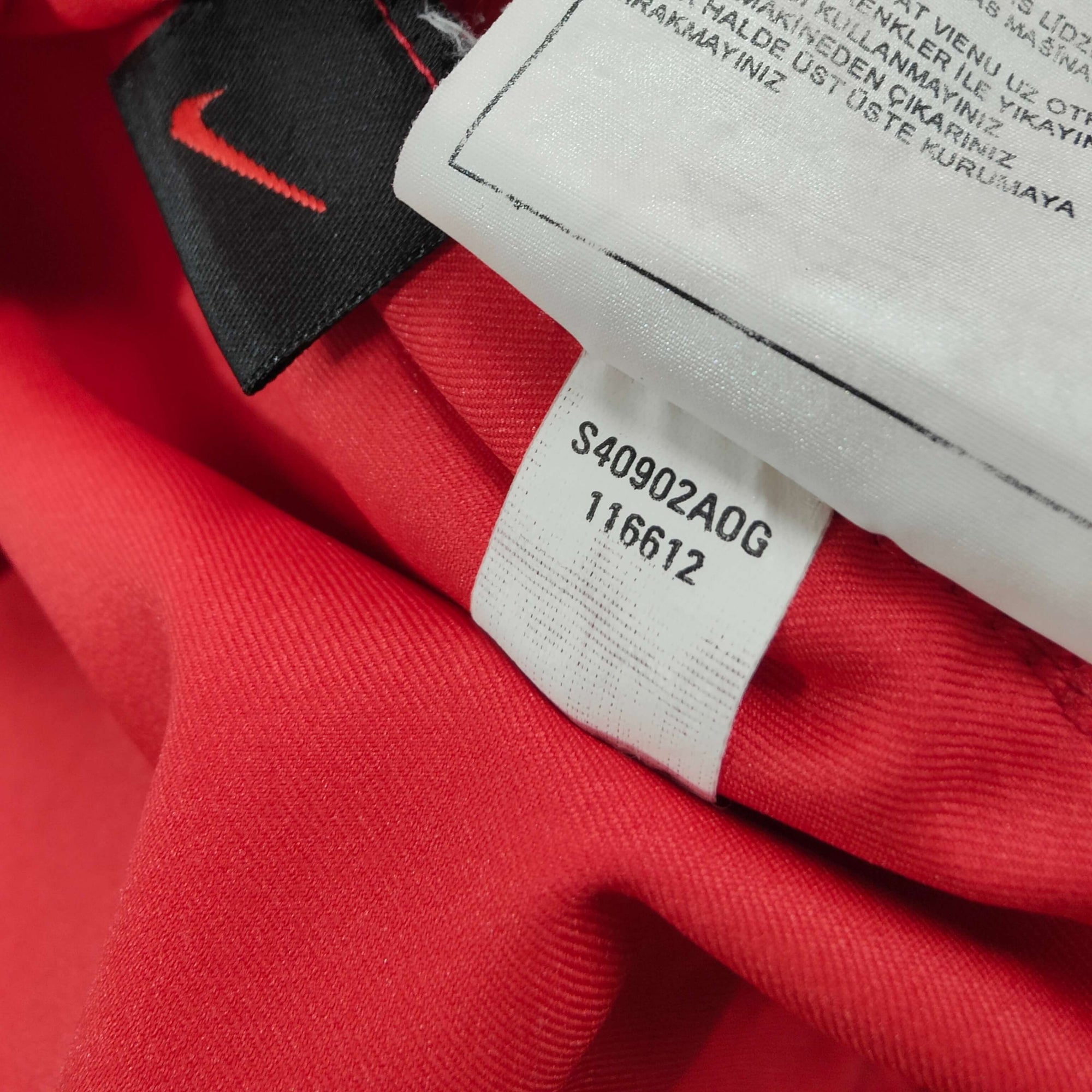 2004-06 Portugal Home Shirt Nuno Gomes 