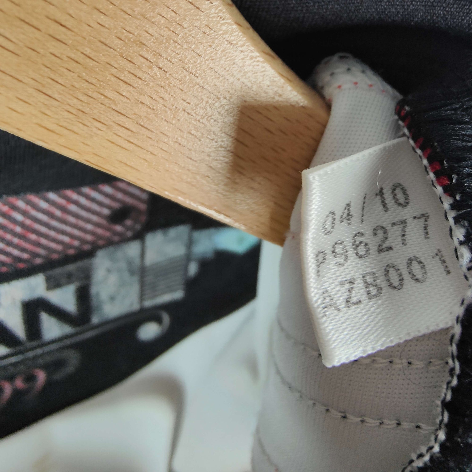 2010-11 AC Milan Away Shirt Ronaldinho 