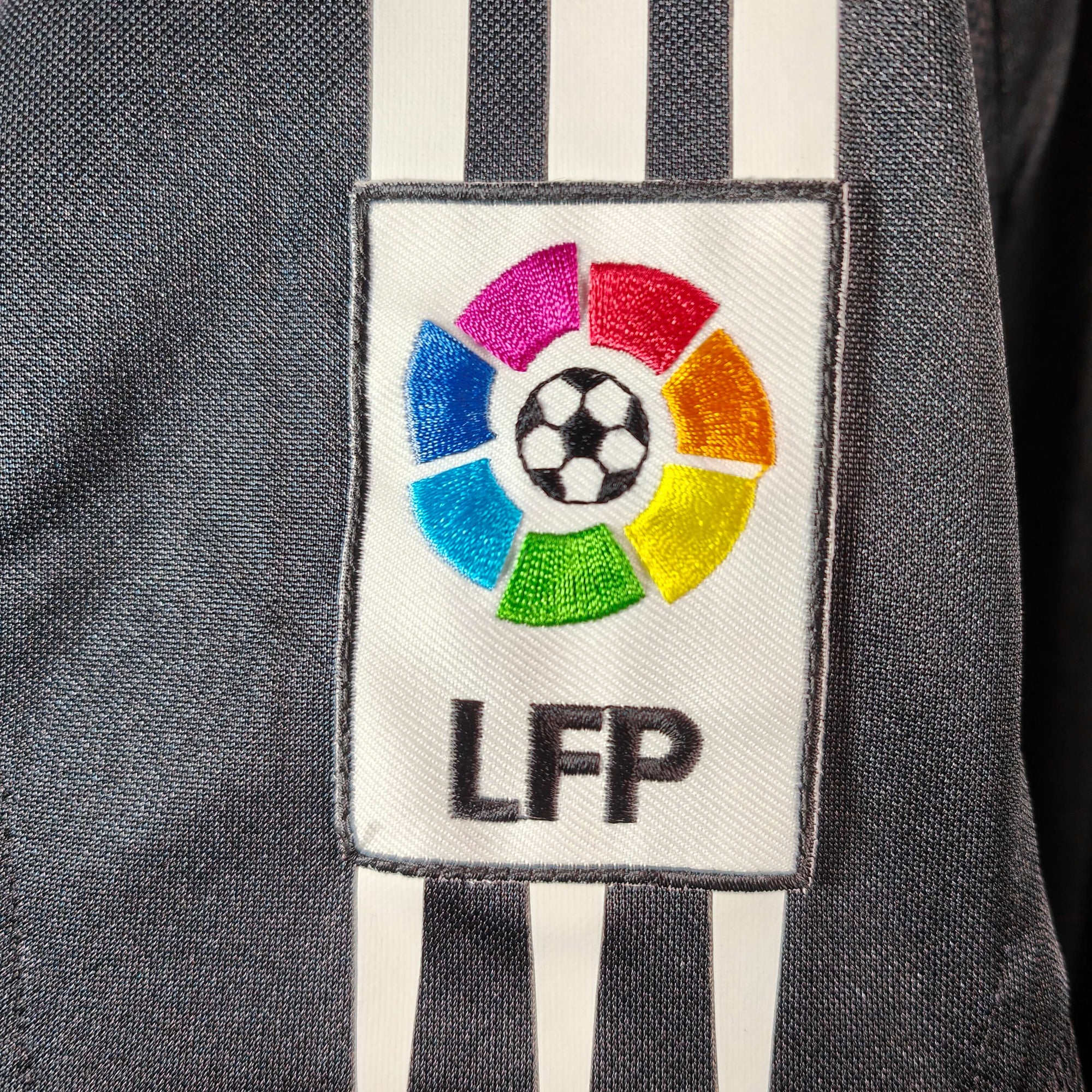 2004-05 Real Madrid Away Shirt Zidane 