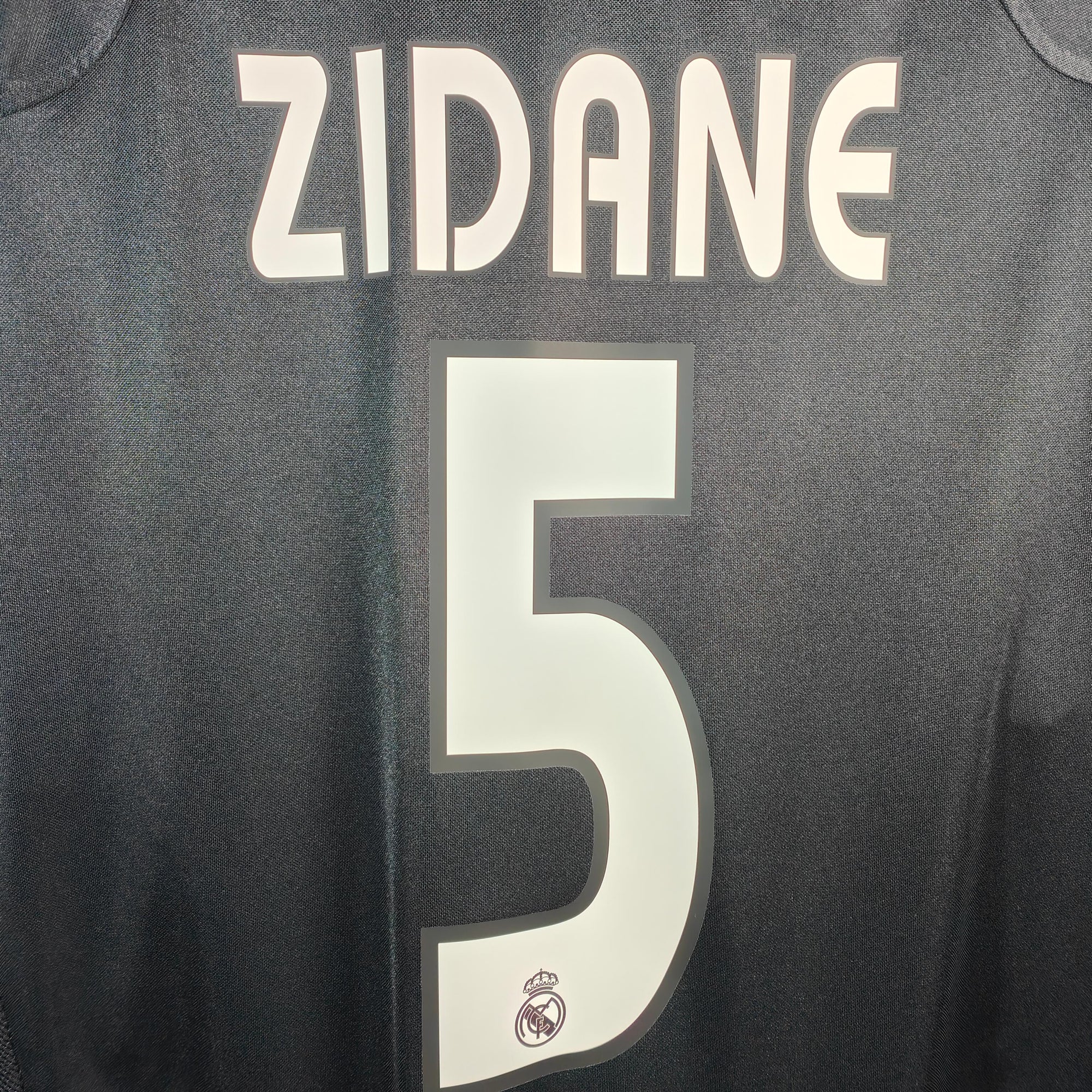 2004-05 Real Madrid Away Shirt Zidane 