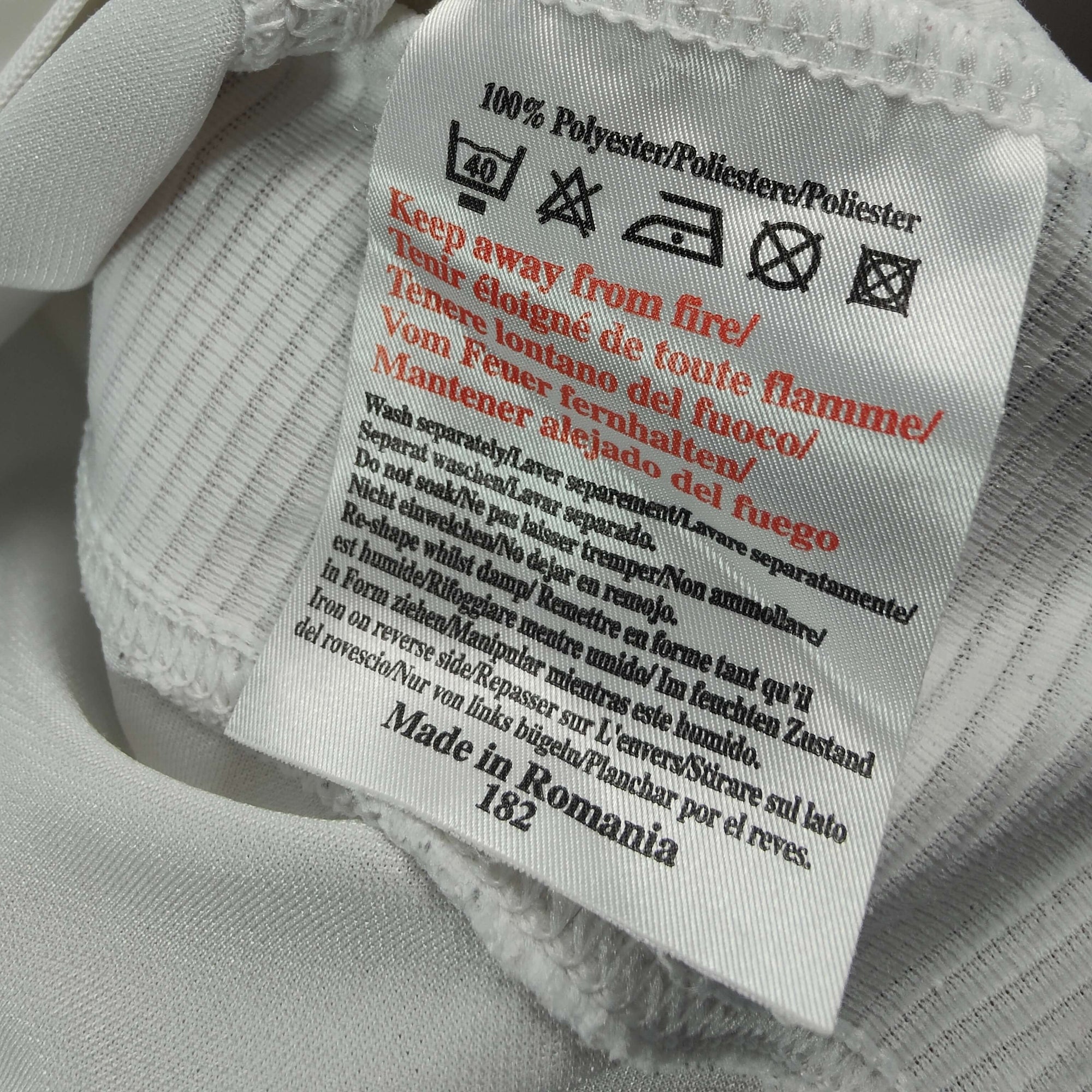 1999-01 England Home Shirt Beckham 