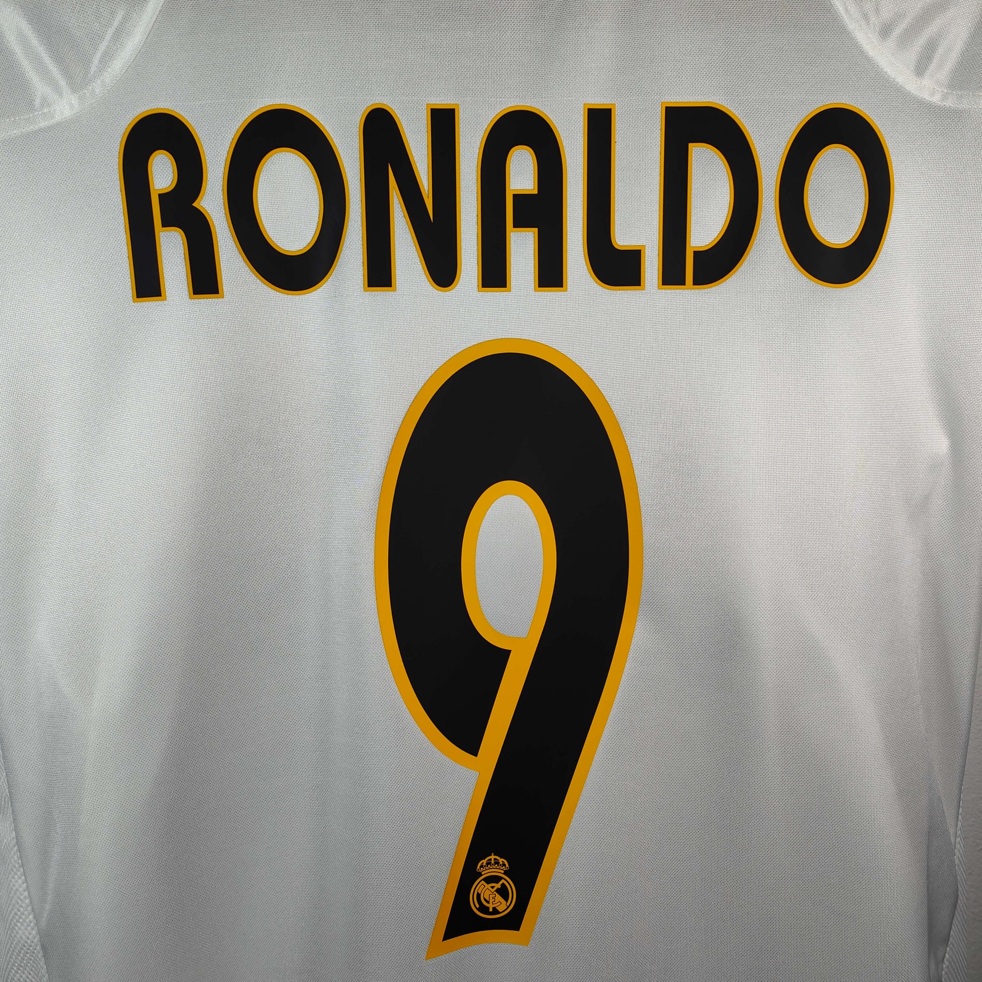 2004-05 Real Madrid Home Shirt Ronaldo 