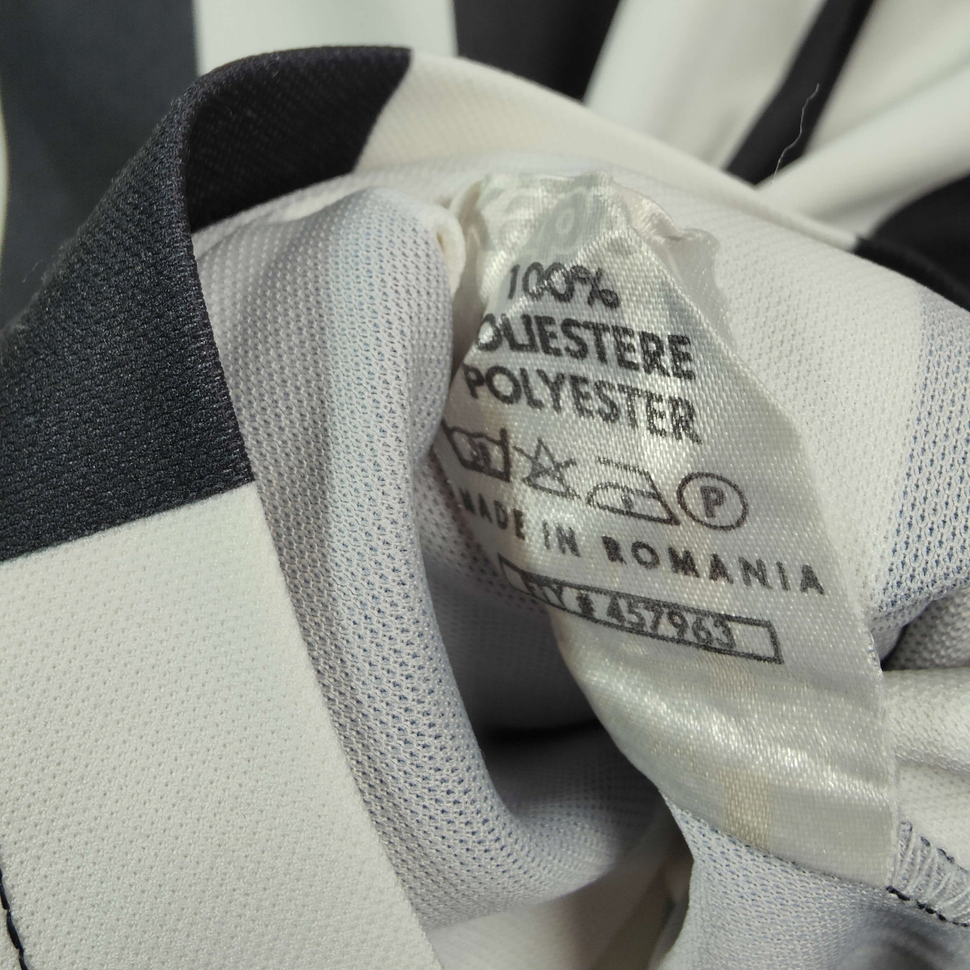 1998-99 Juventus Home Shirt Zidane 