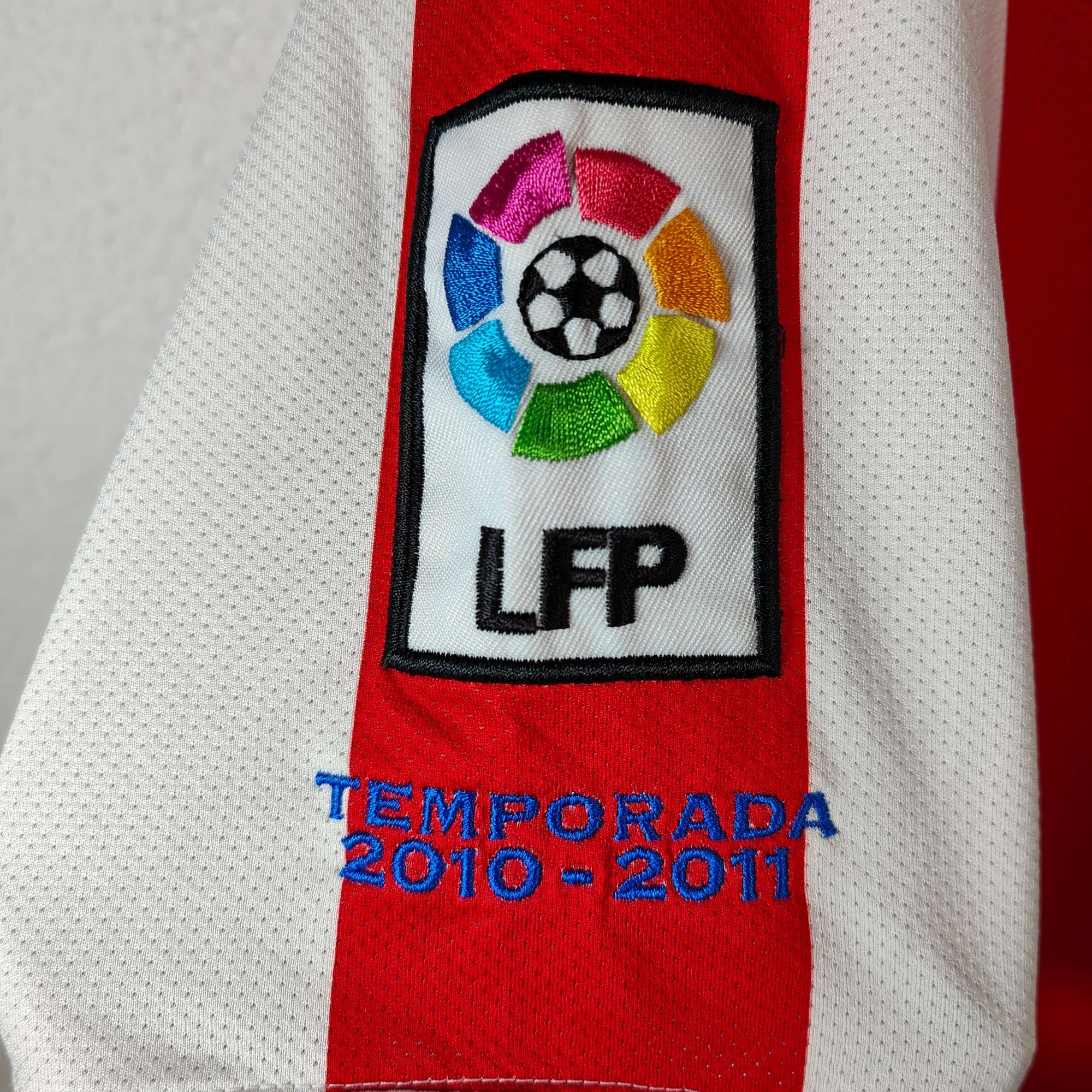 2010-11 Atletico Madrid Home Shirt Kun Agüero 